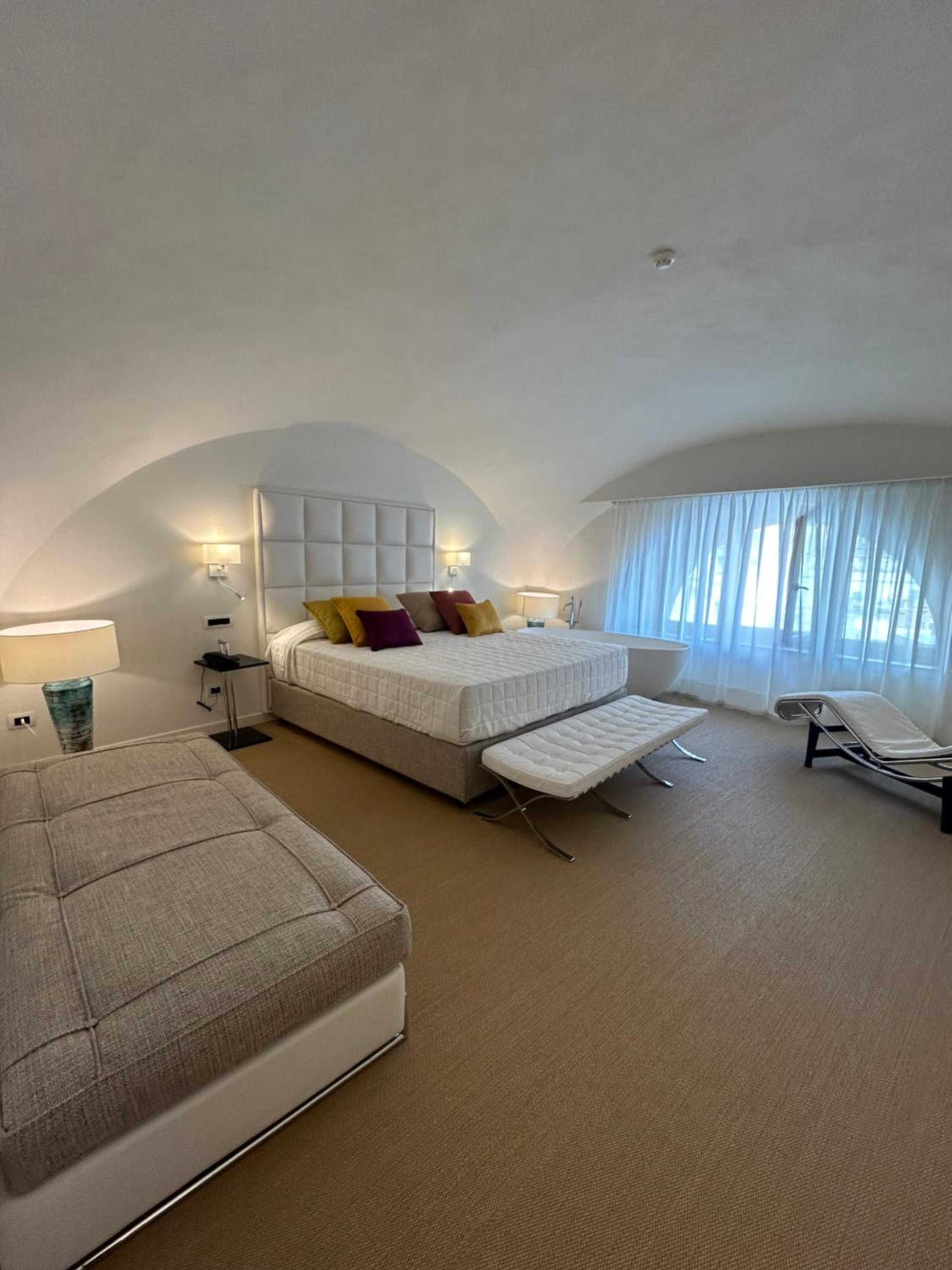 Deluxe Room - Photo 9