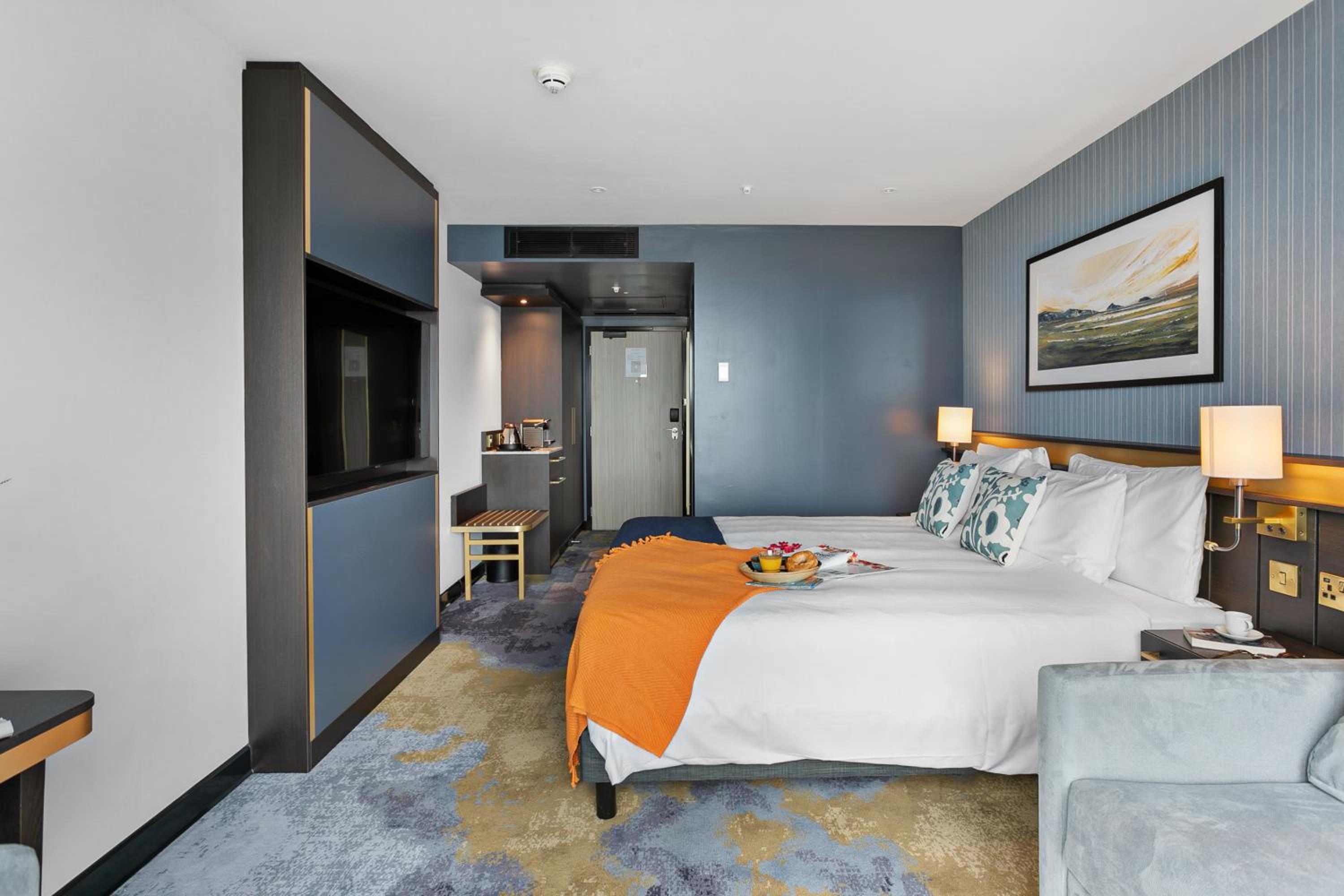 Deluxe Privilege Room with One Double Bed and Sofa Bed - Photo 8