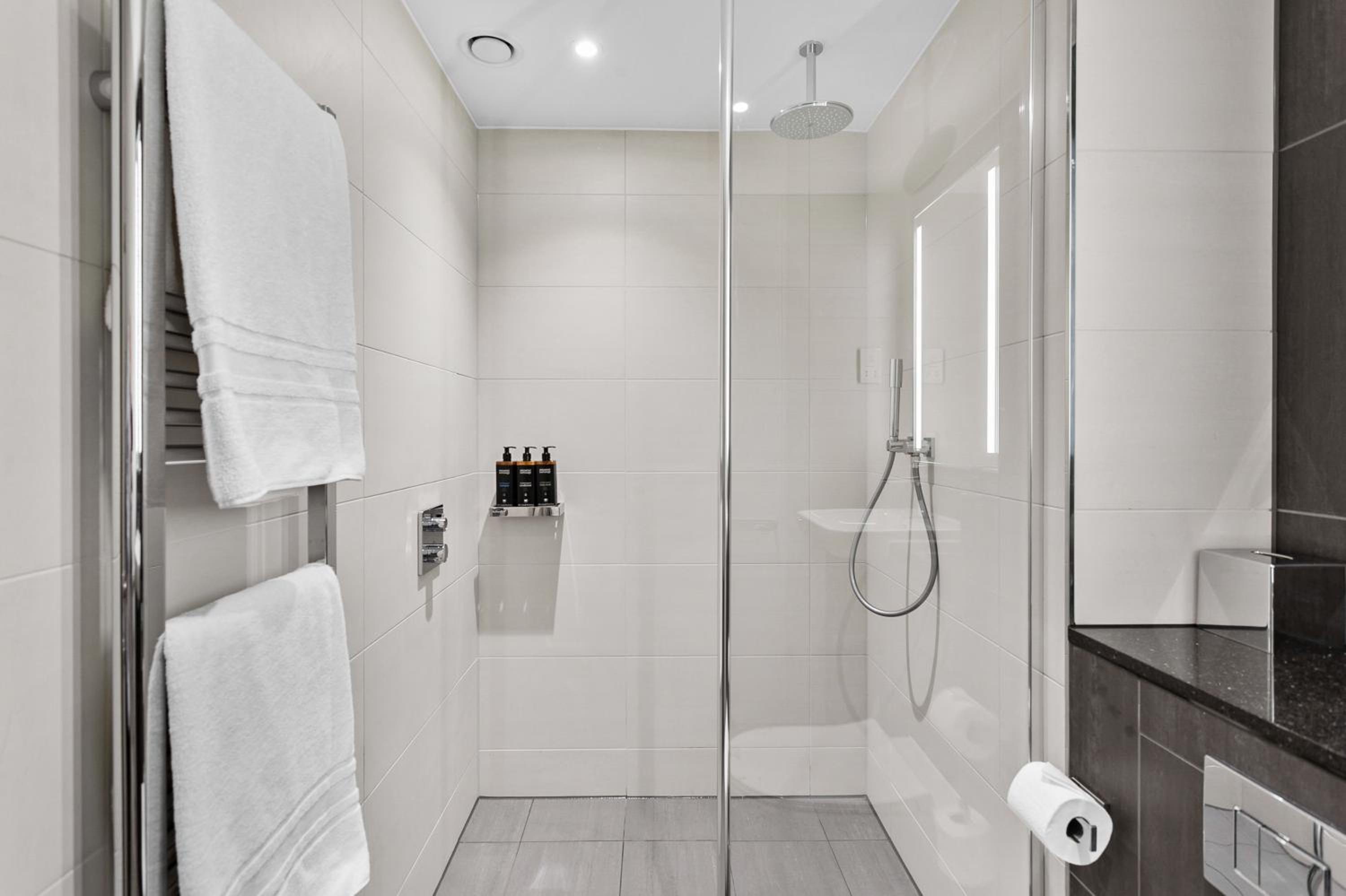 Deluxe Privilege Room with One Double Bed and Sofa Bed - Photo 3