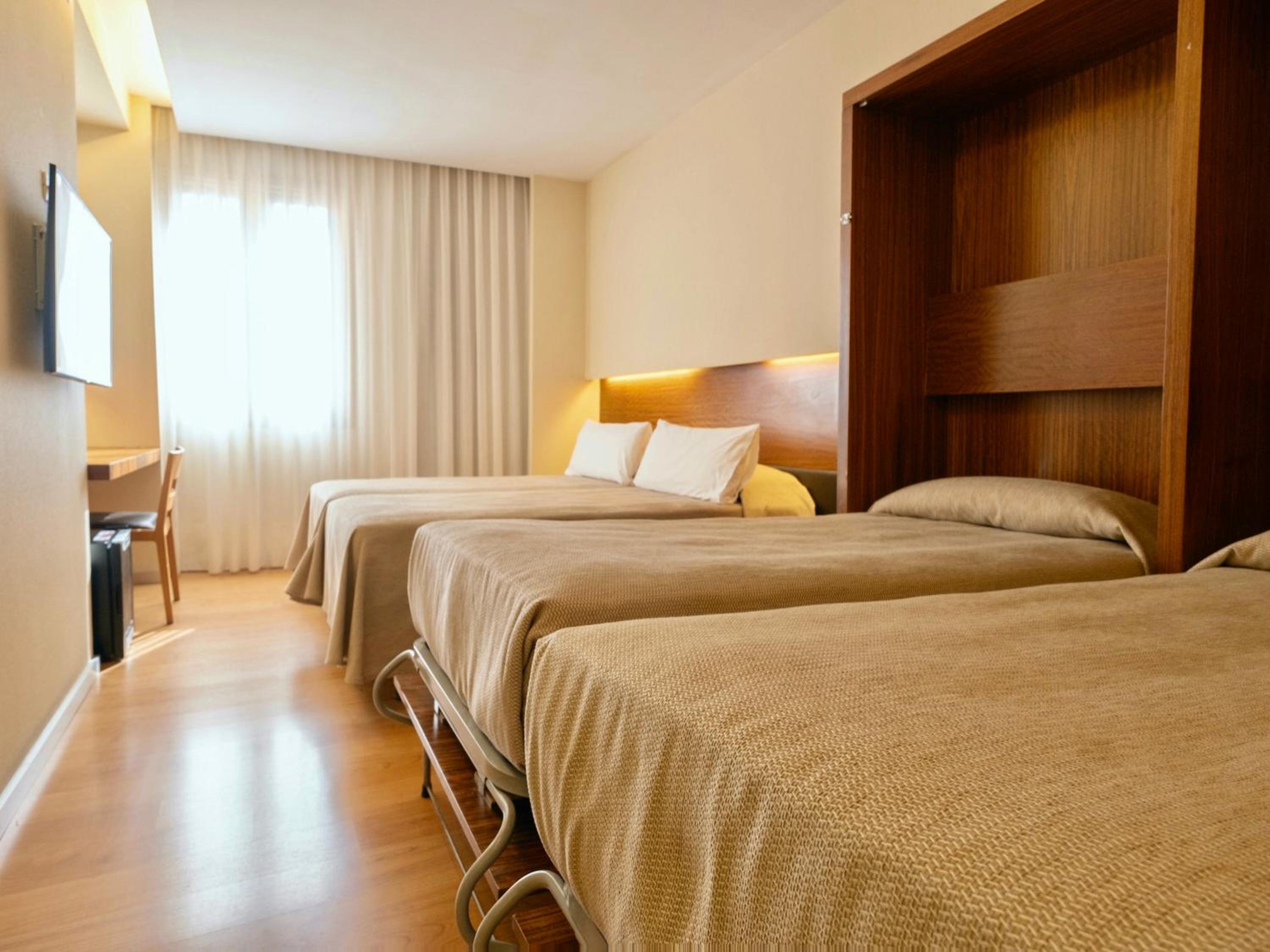 Quadruple Room photo 2