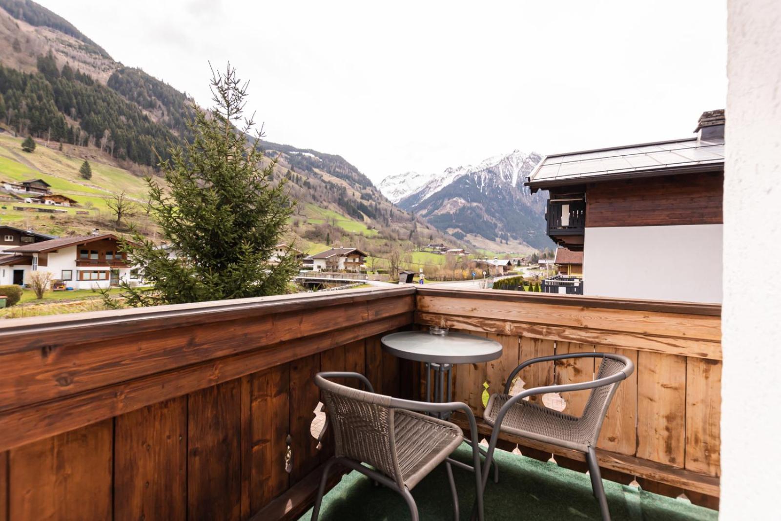 Double Room with Balcony photo 3