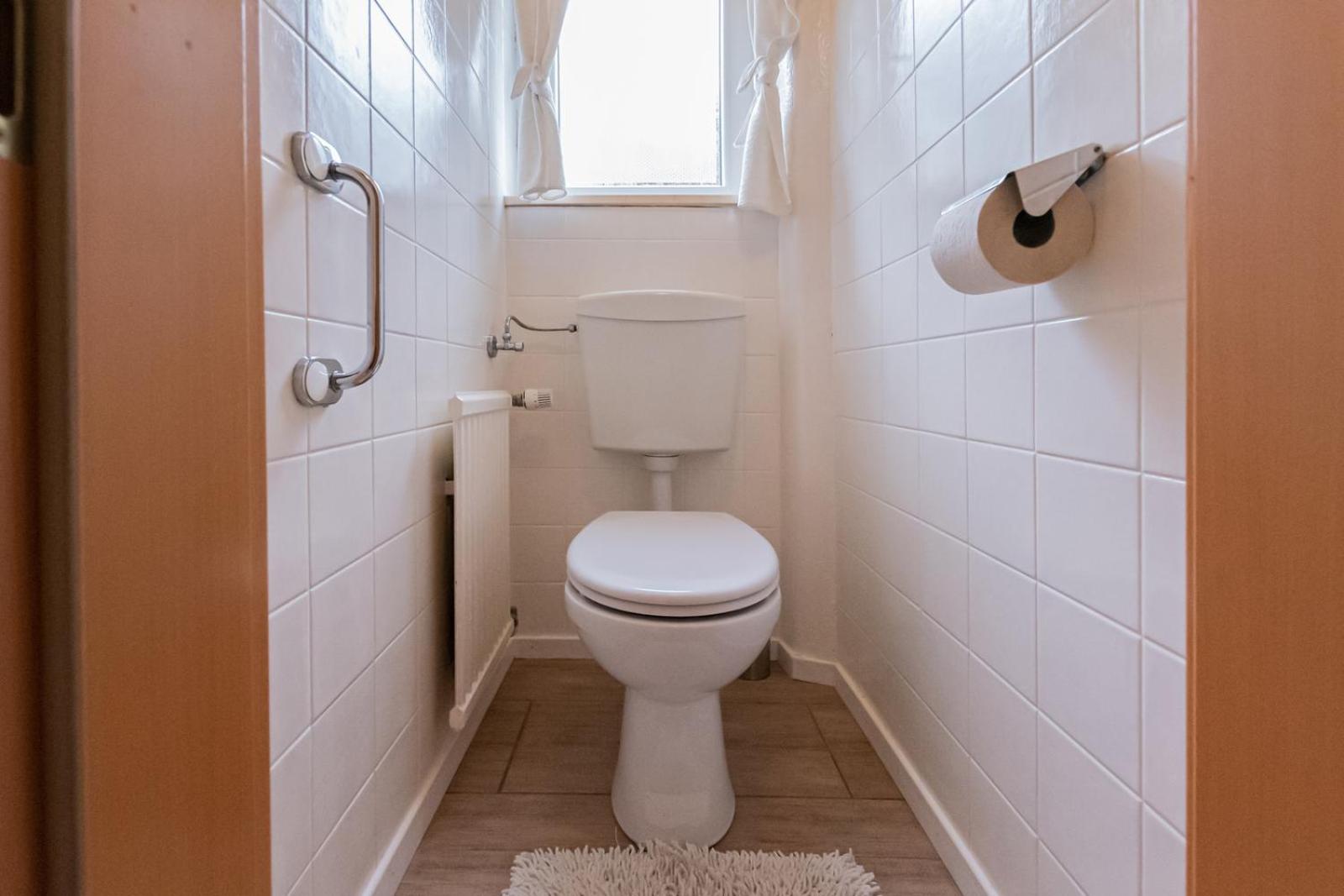 Eight-Bedroom House photo 3