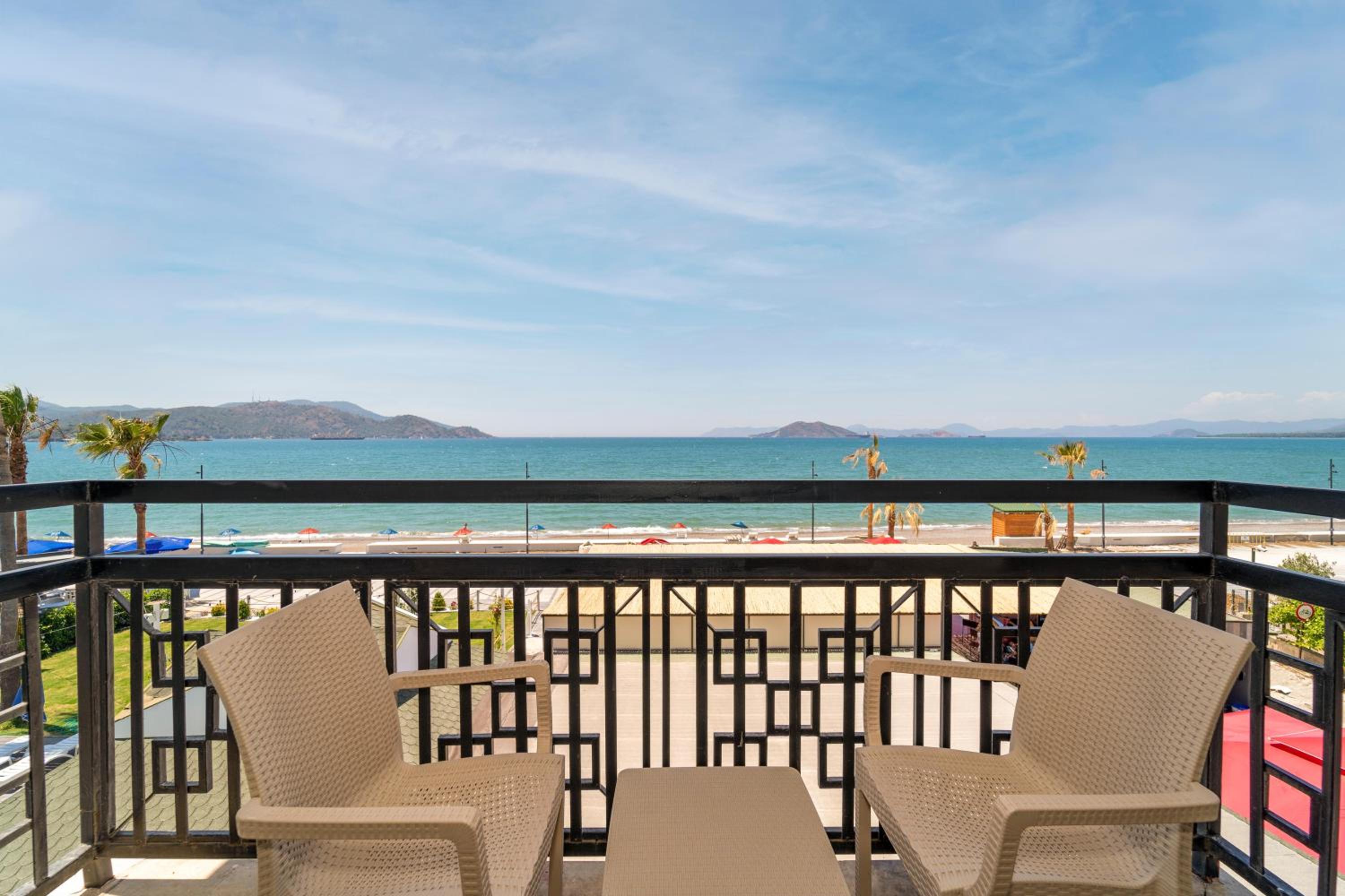 Double Room with Direct Sea View - Photo 5