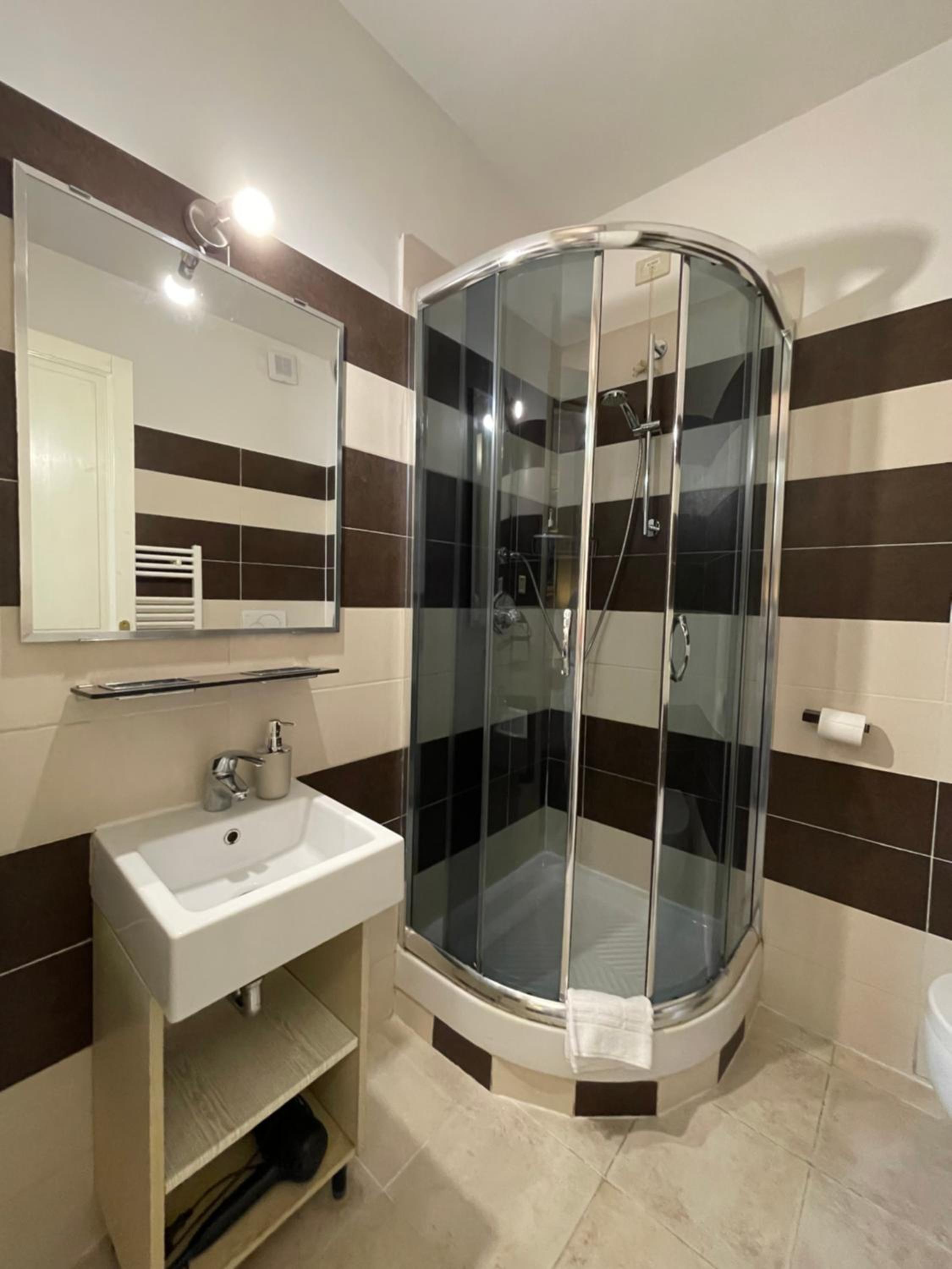 Large Double or Twin Room photo 2