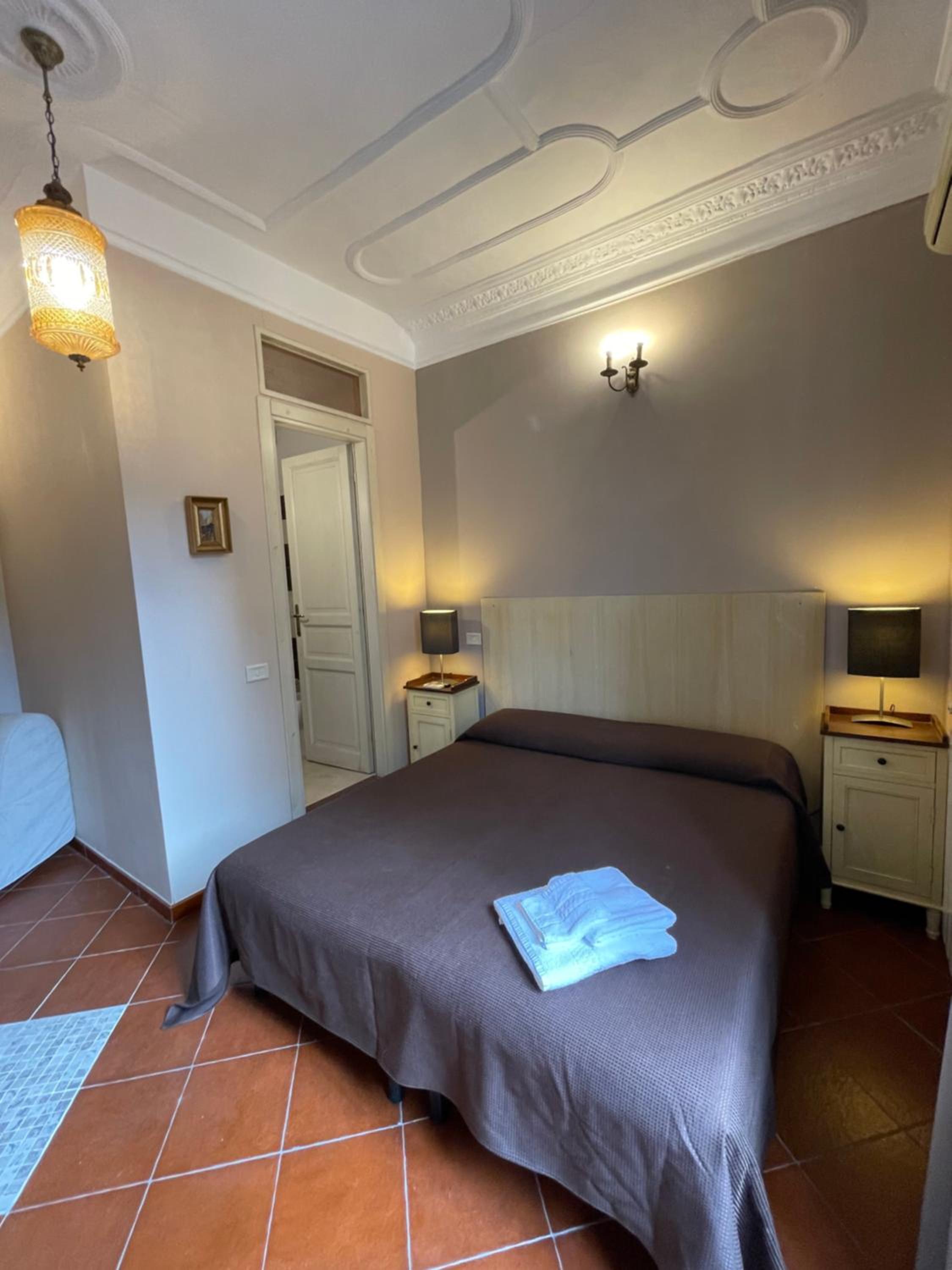 Large Double or Twin Room photo 1