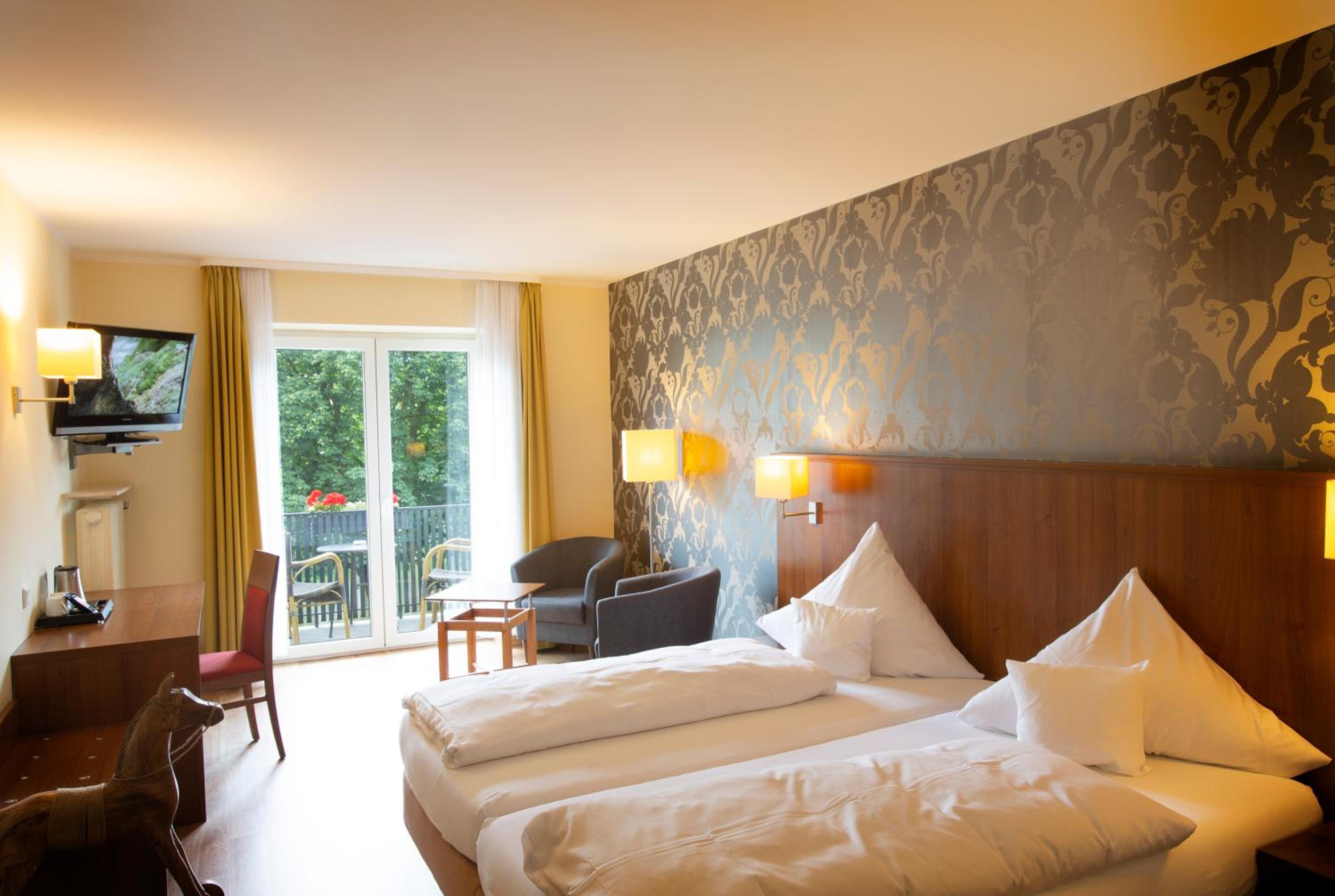 Double Room with Balcony - Photo 1