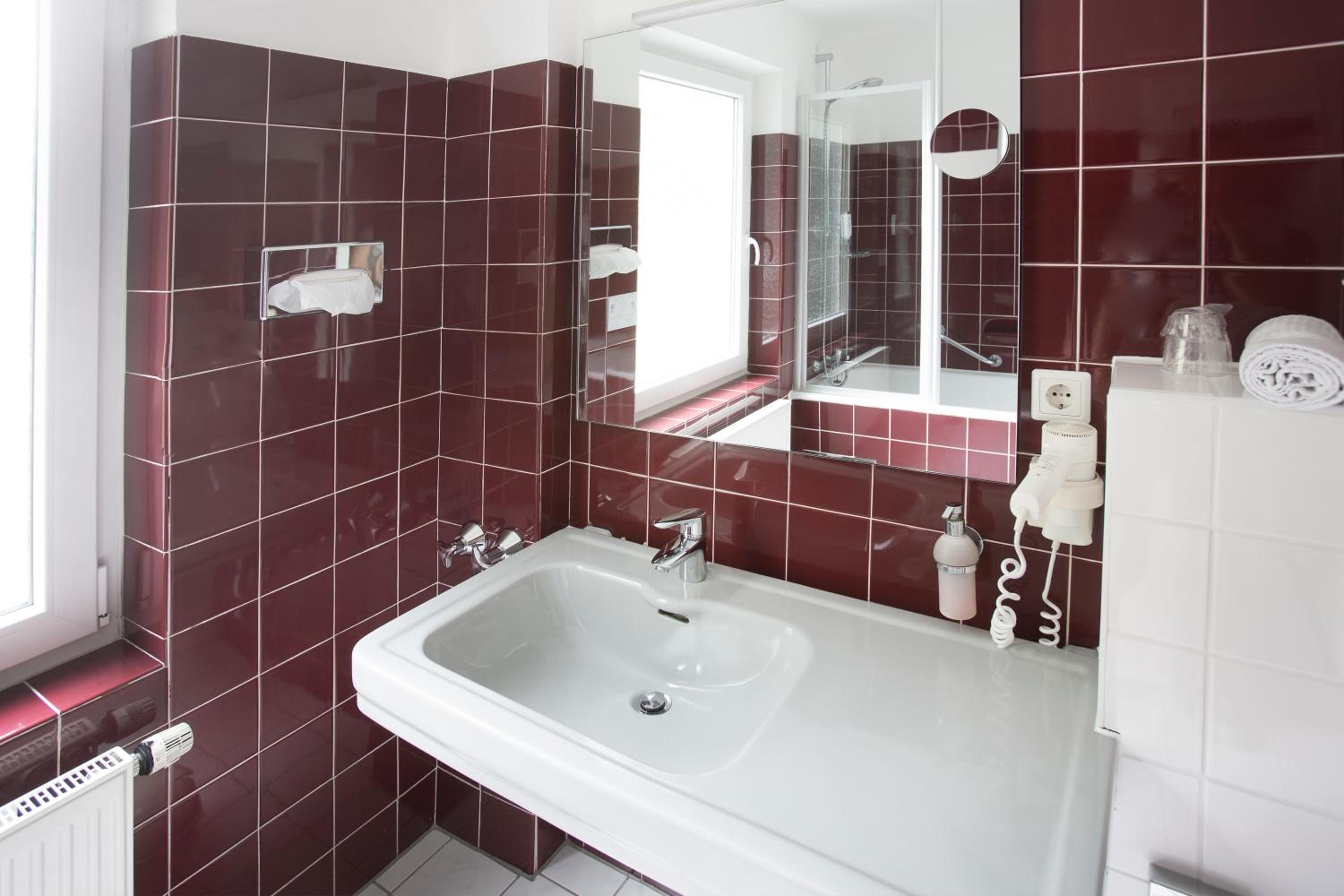 Budget Double Room photo 3