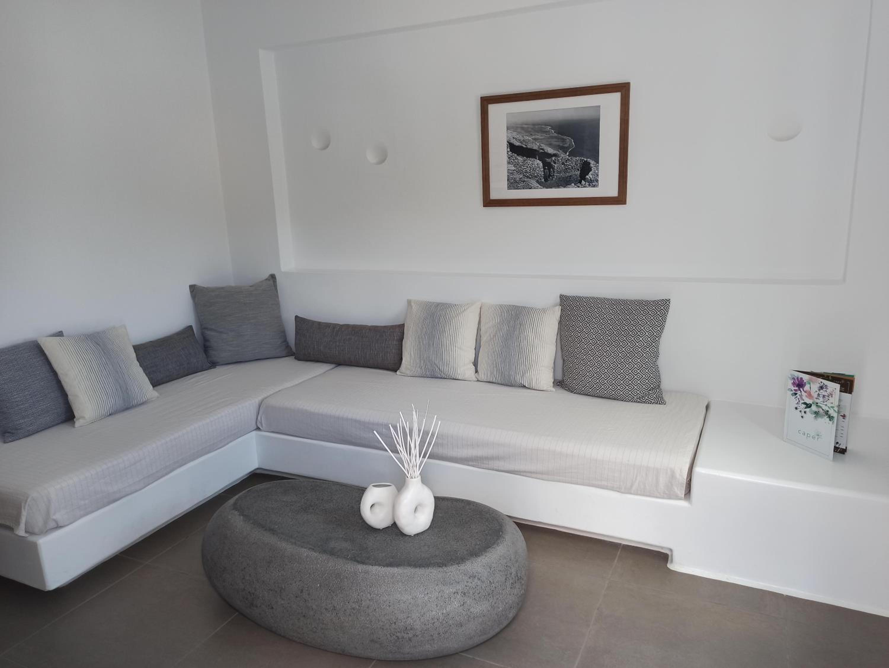 Double or Twin Room without pool access - Photo 6