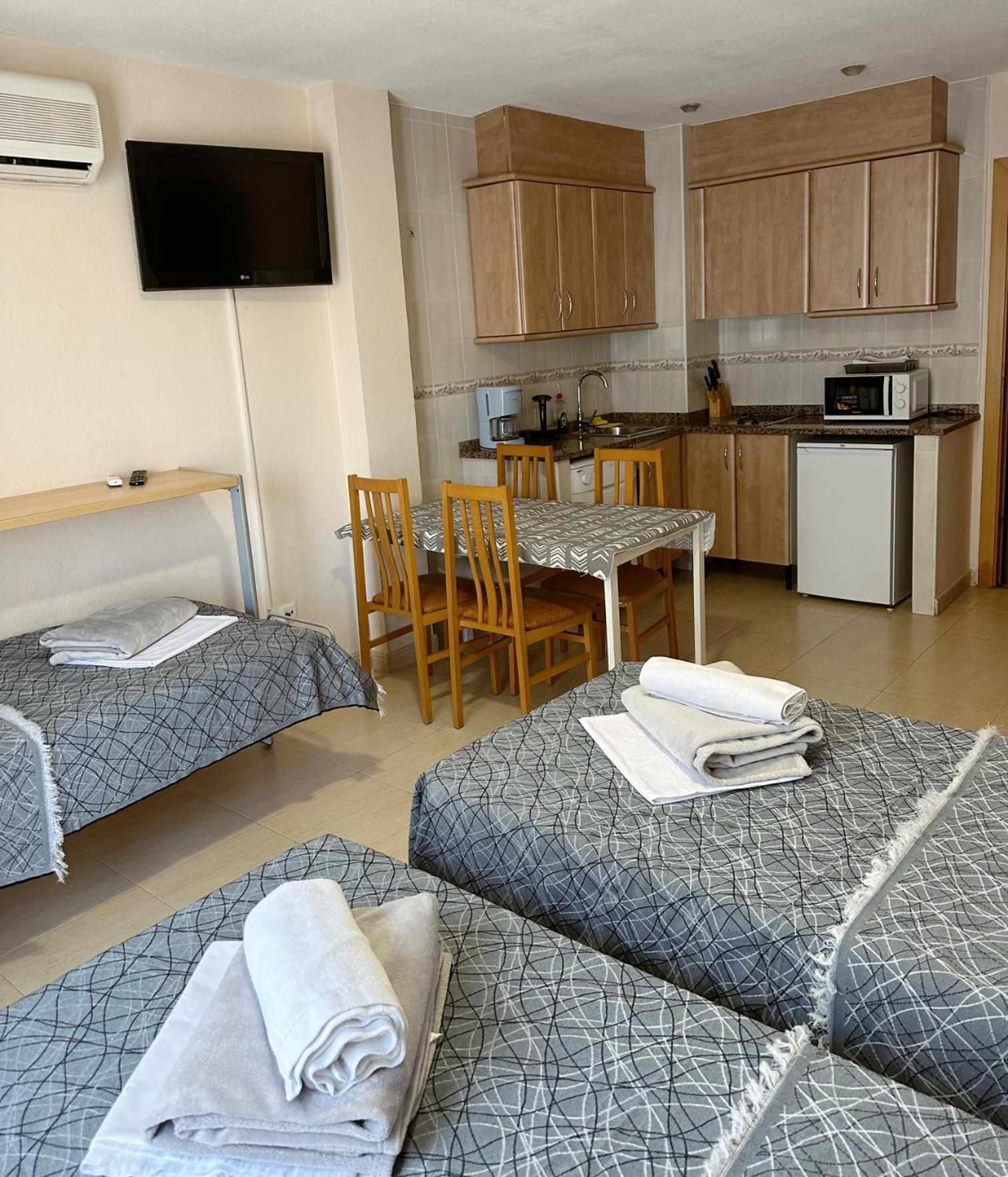 One-Bedroom Apartment (5 Adults) photo 3