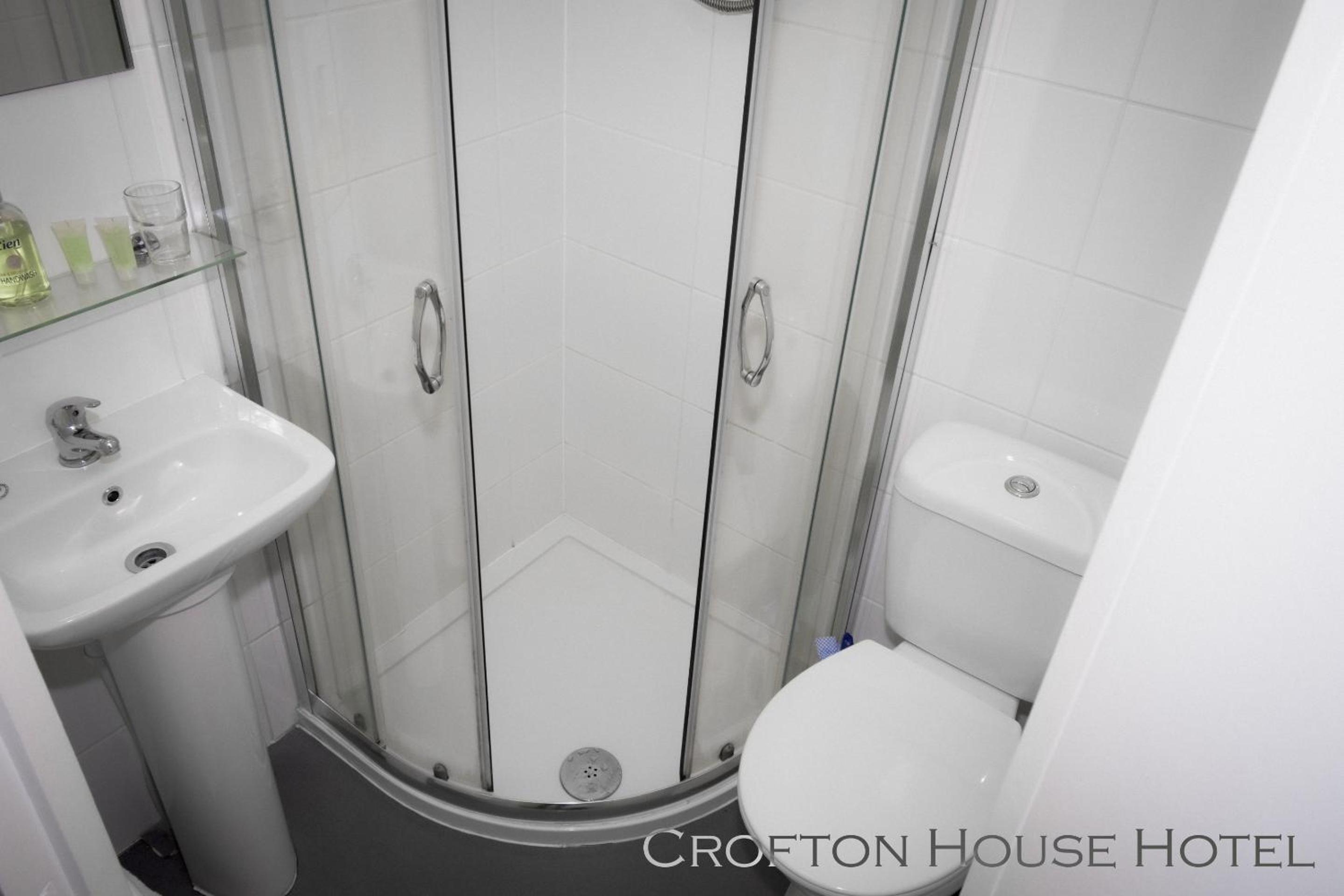 Double Room with Private Bathroom - Photo 9
