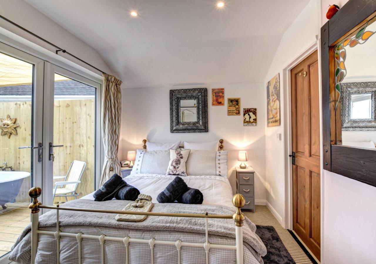 One-Bedroom House photo 1