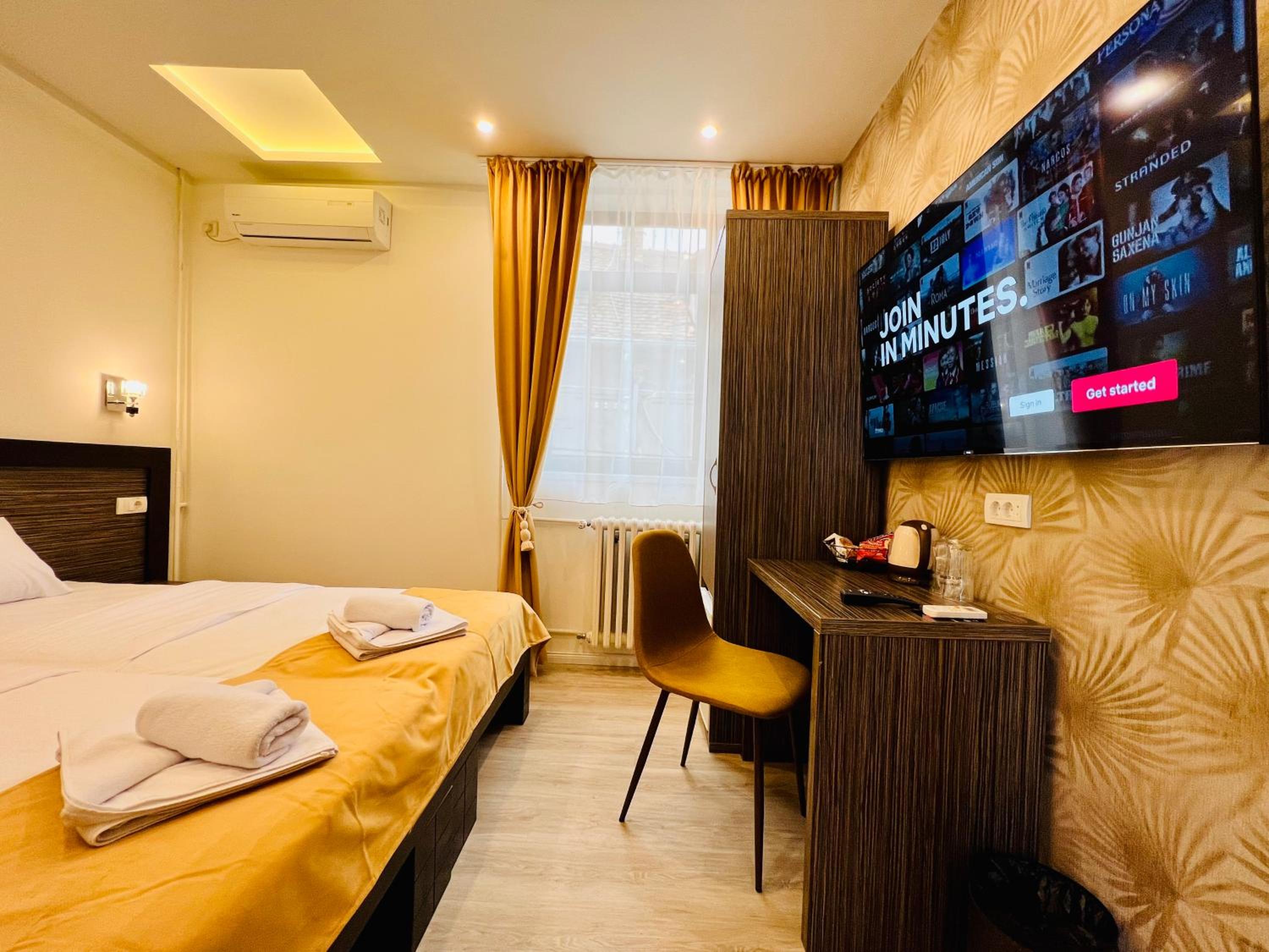 Standard Double or Twin Room photo 1