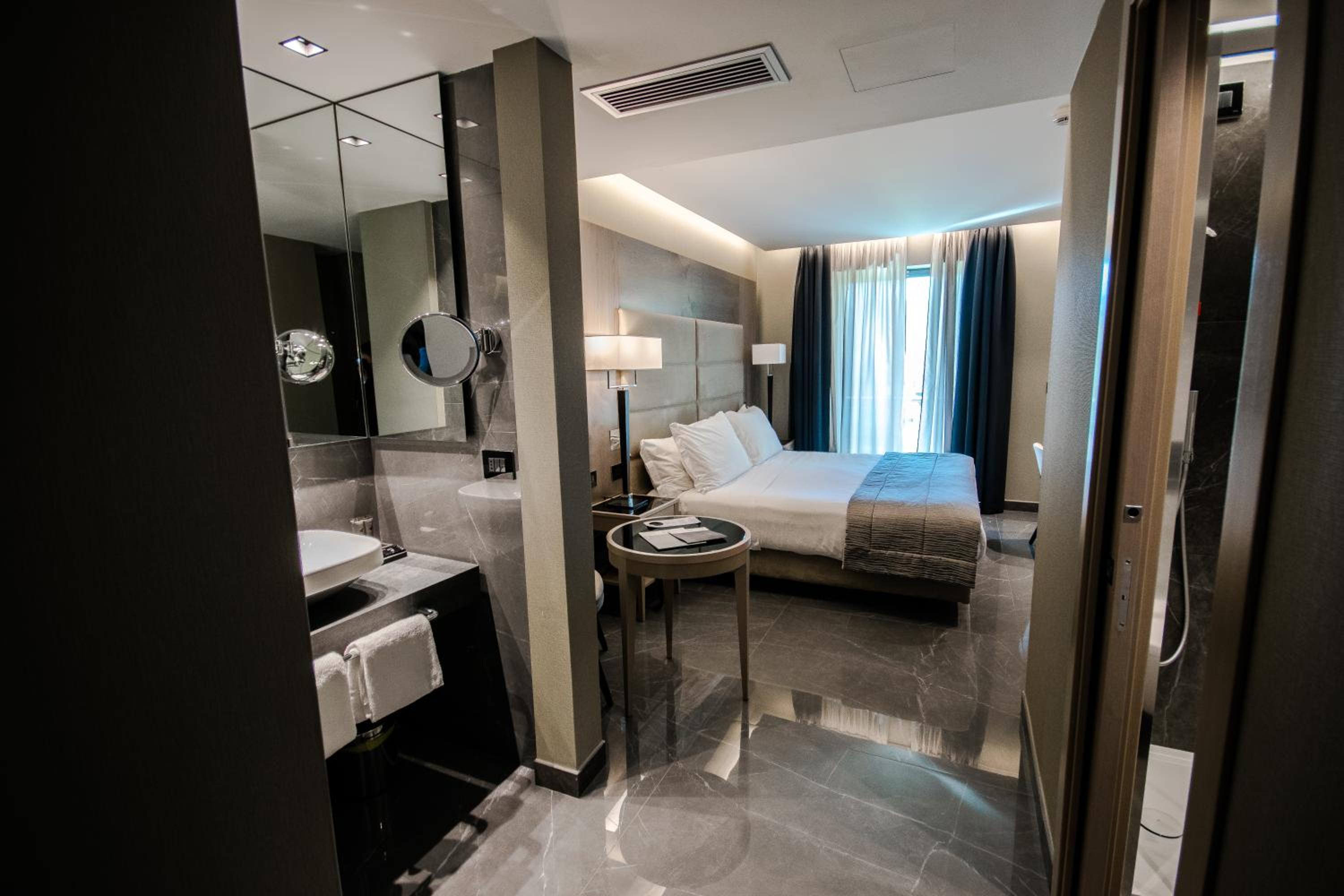 Deluxe Double Room - Photo 1