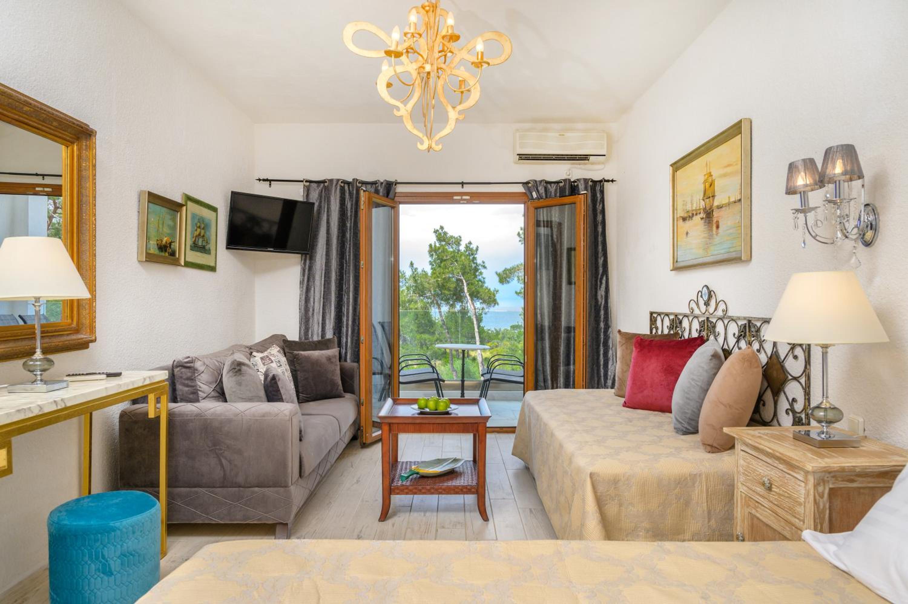 Family Room with Sea View photo 2
