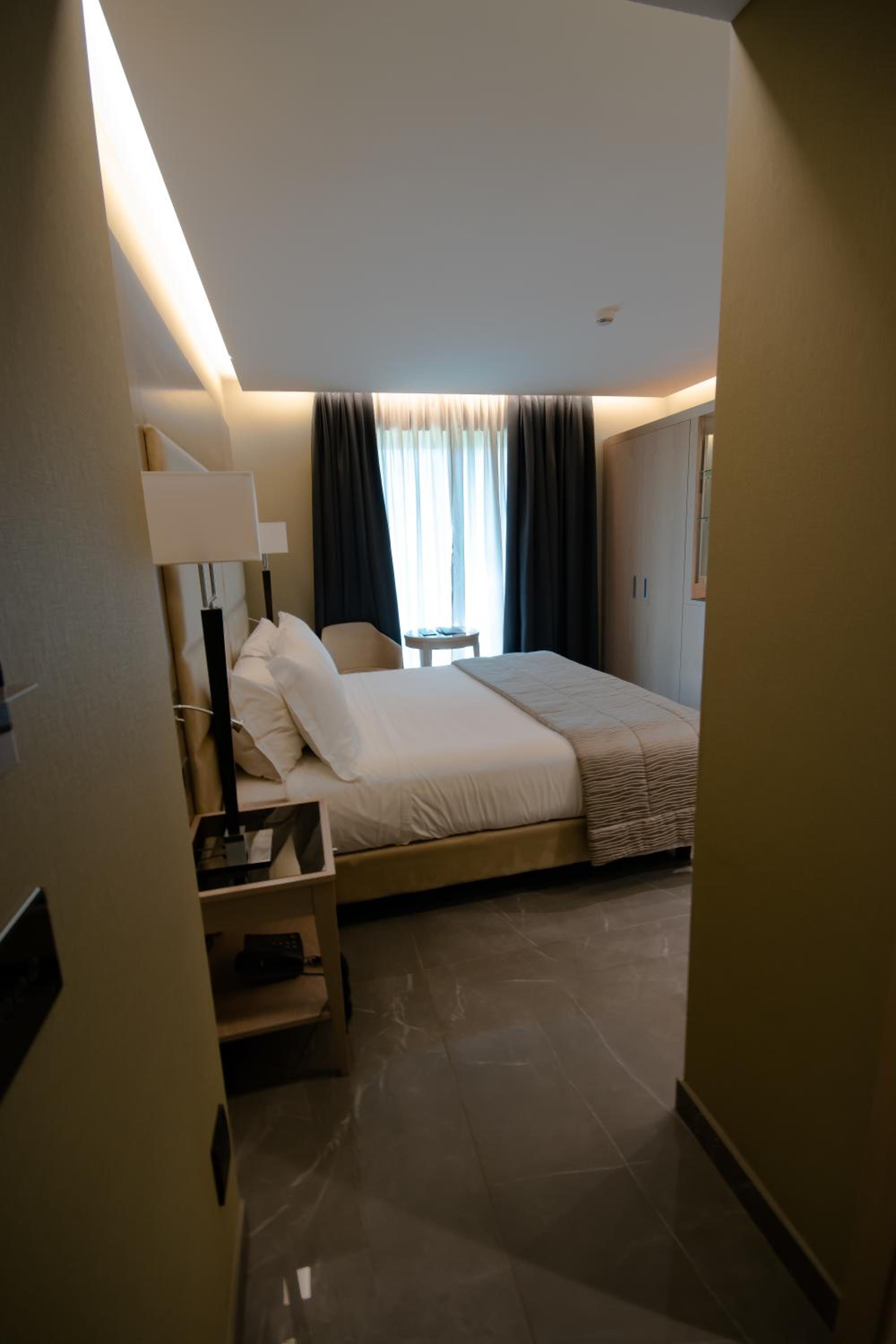 Deluxe Family Suite - Photo 4