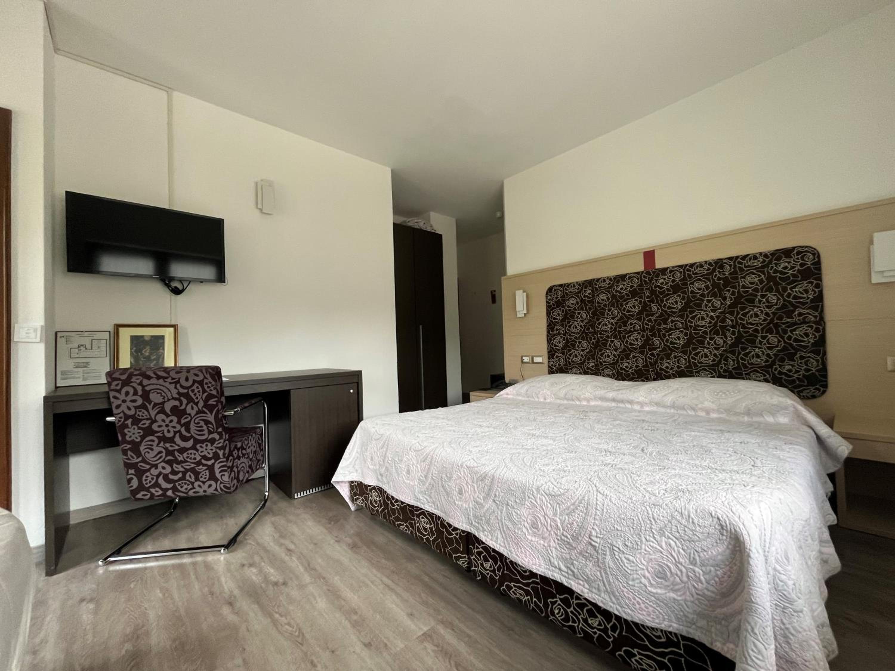 Double  Room - Photo 13