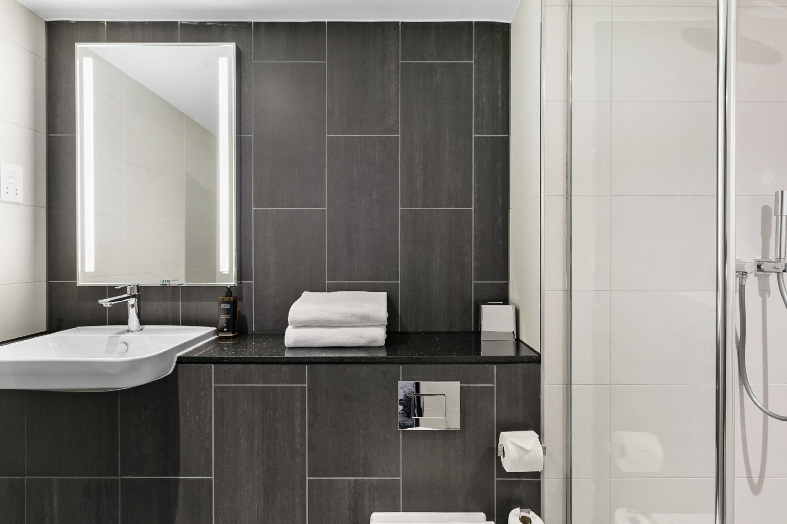 Superior Privilege Room with One Double Bed and Bay View - Photo 6