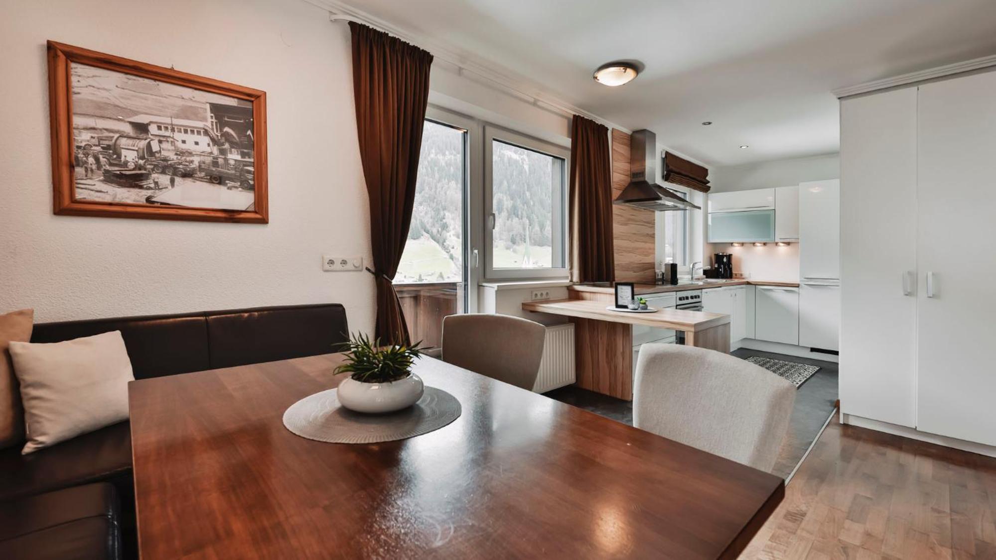 Apartment with Mountain View photo 3
