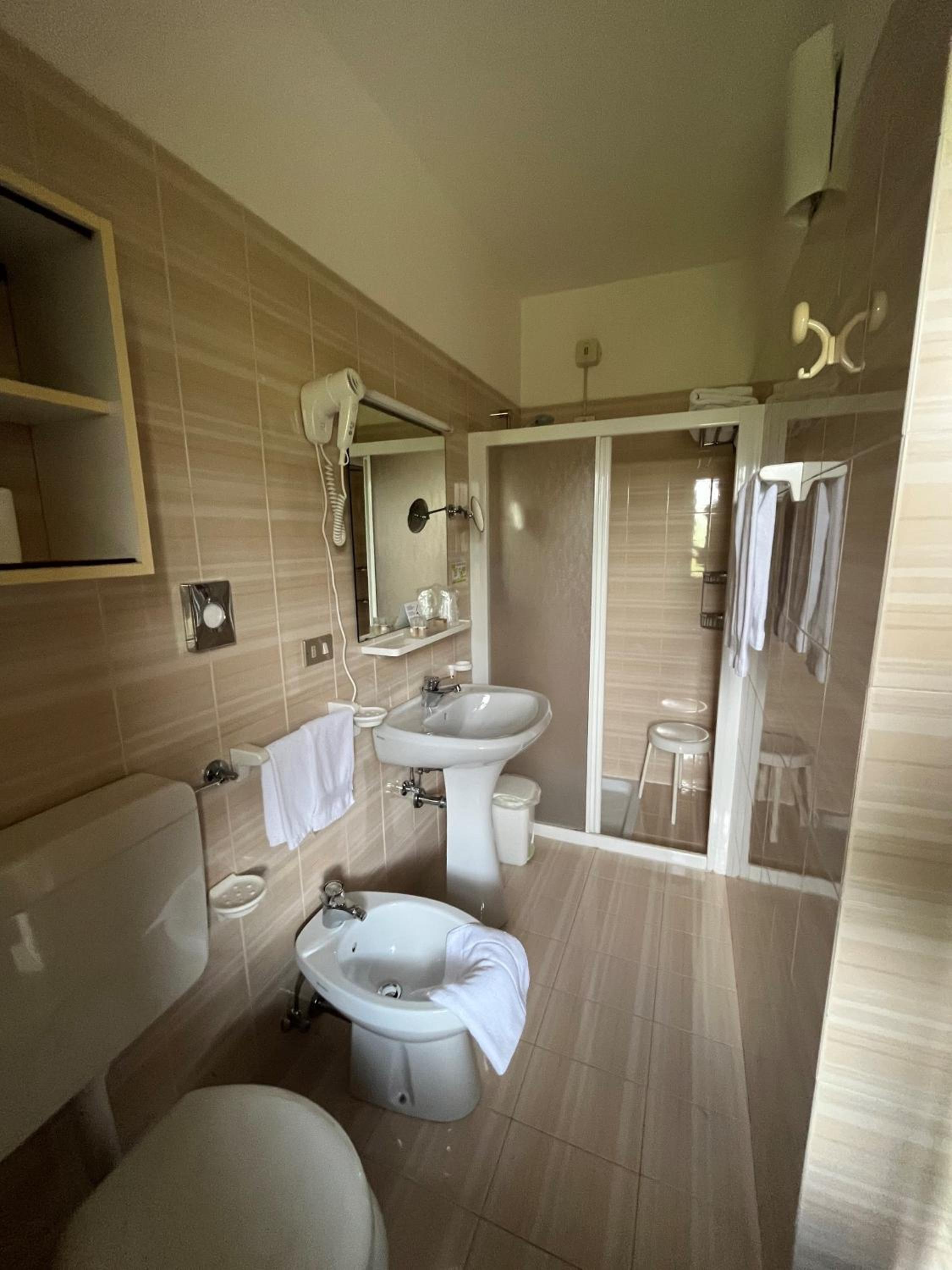 Double  Room - Photo 7