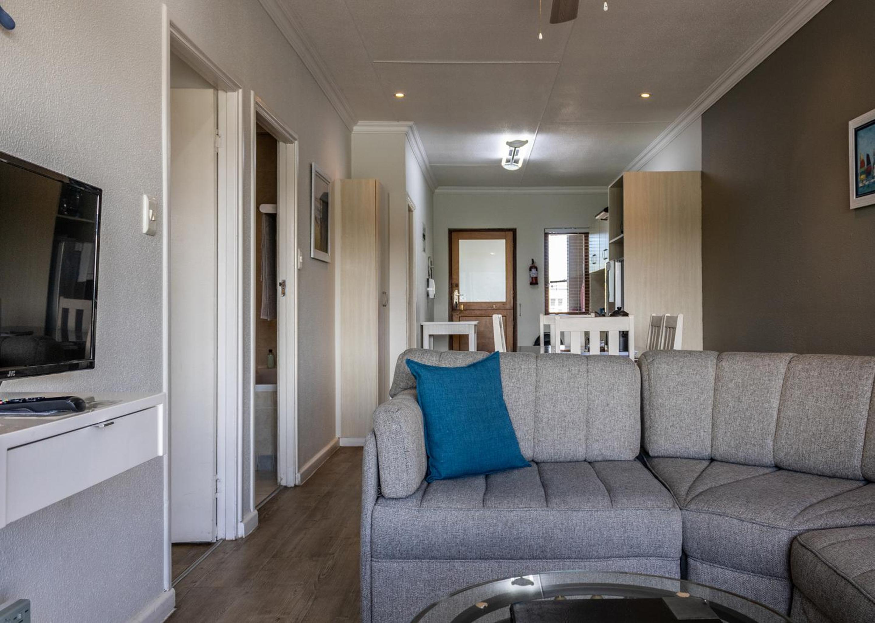 Apartment With Shared Bathroom photo 3