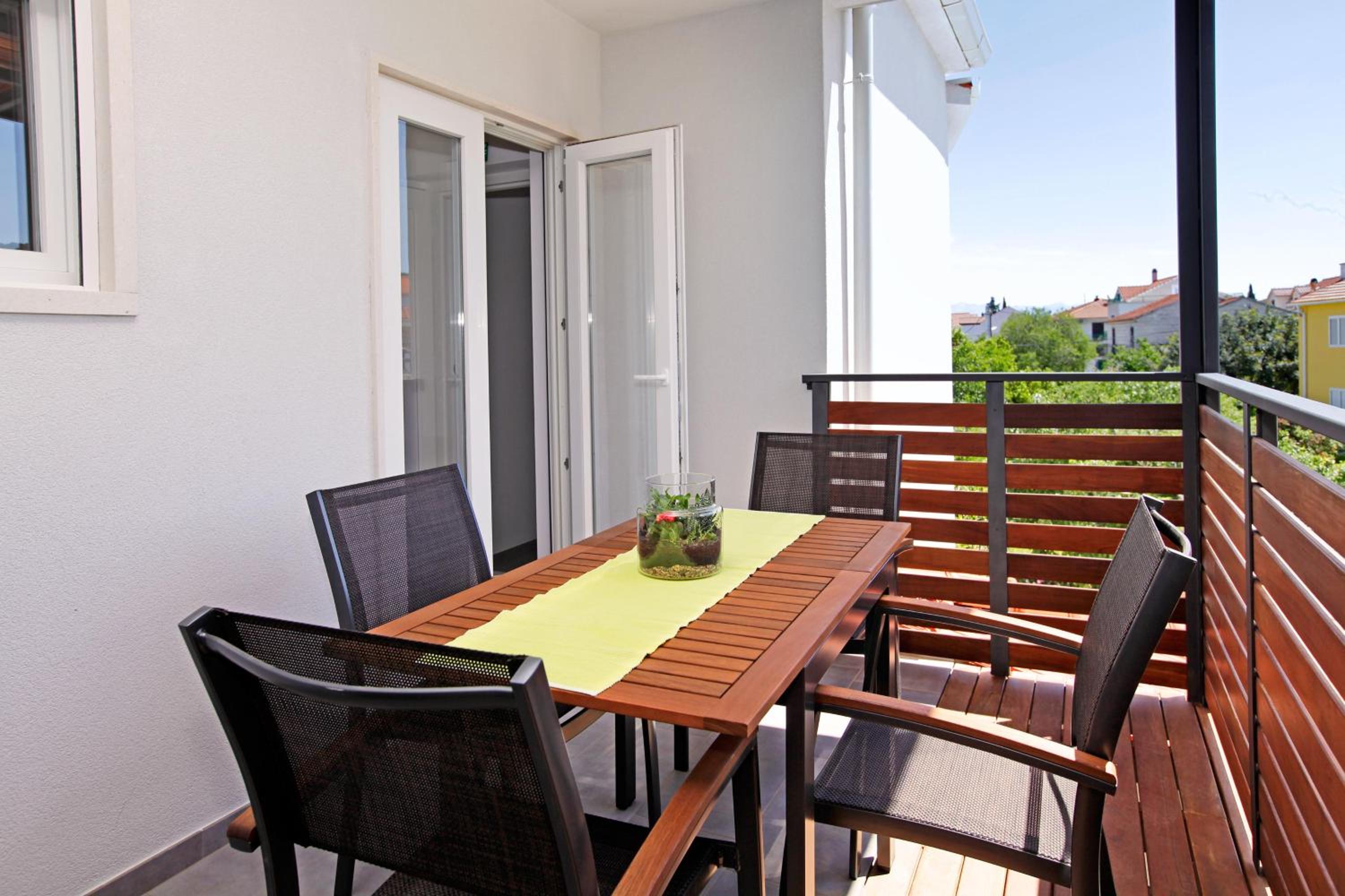 Apartment with Balcony photo 3