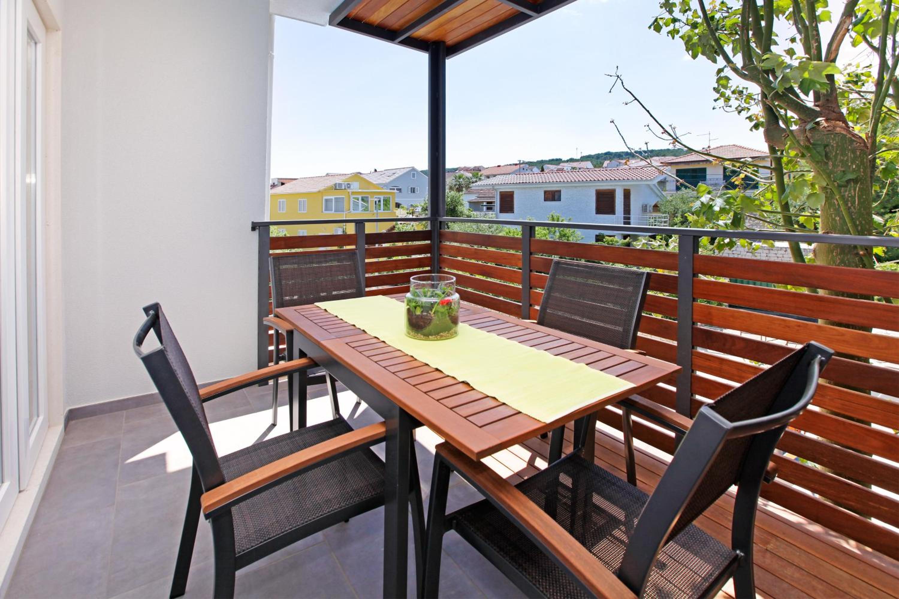 Apartment with Balcony photo 2