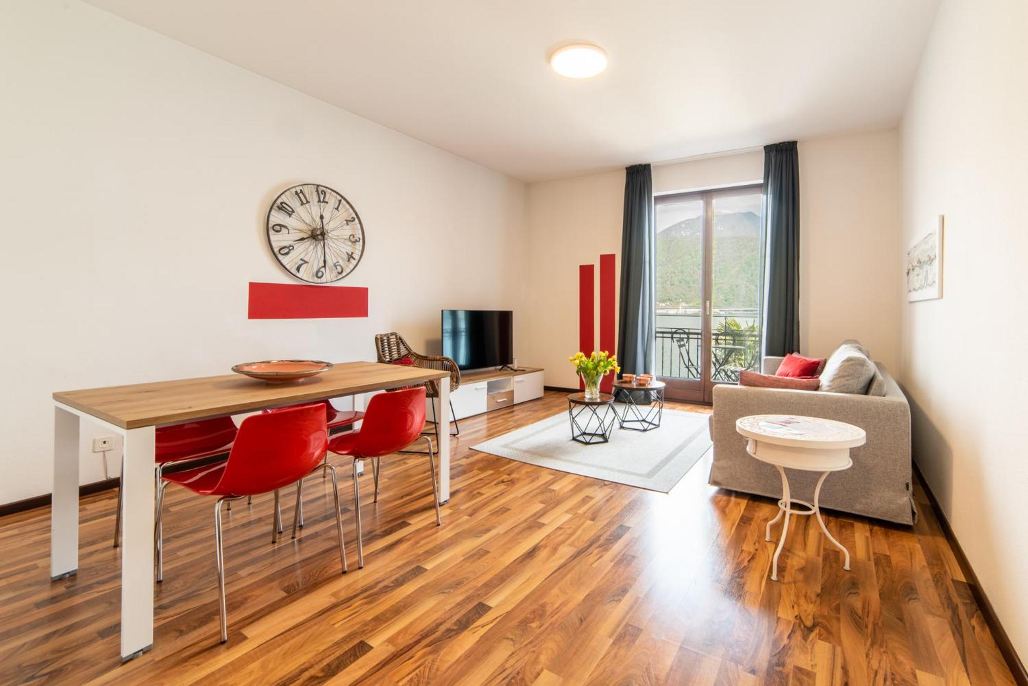 One-Bedroom Apartment with Mountain View photo 1