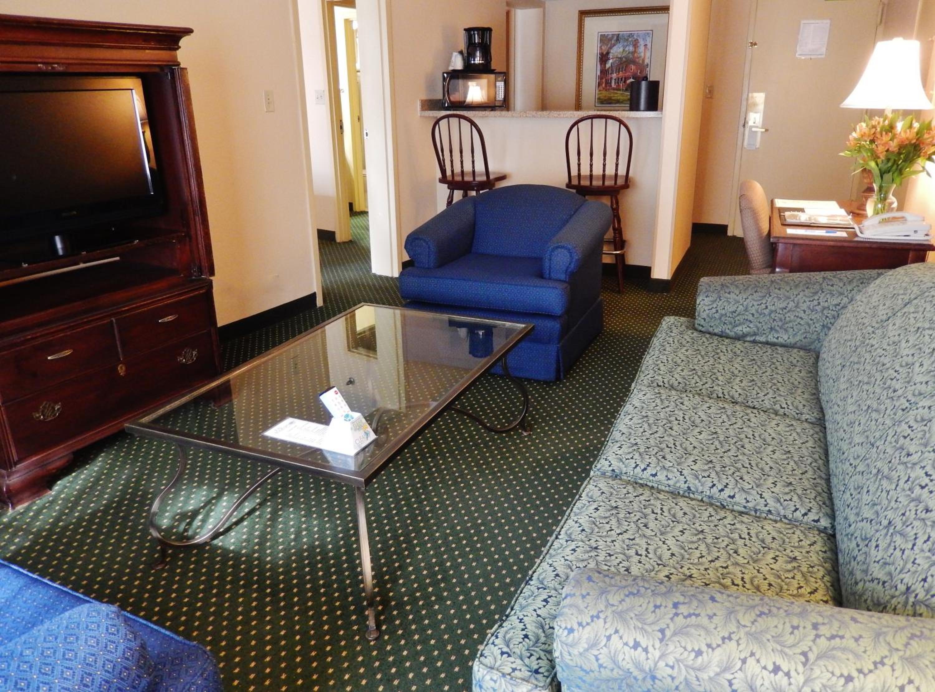 One-Bedroom Executive King Suite - Non-Smoking photo 3