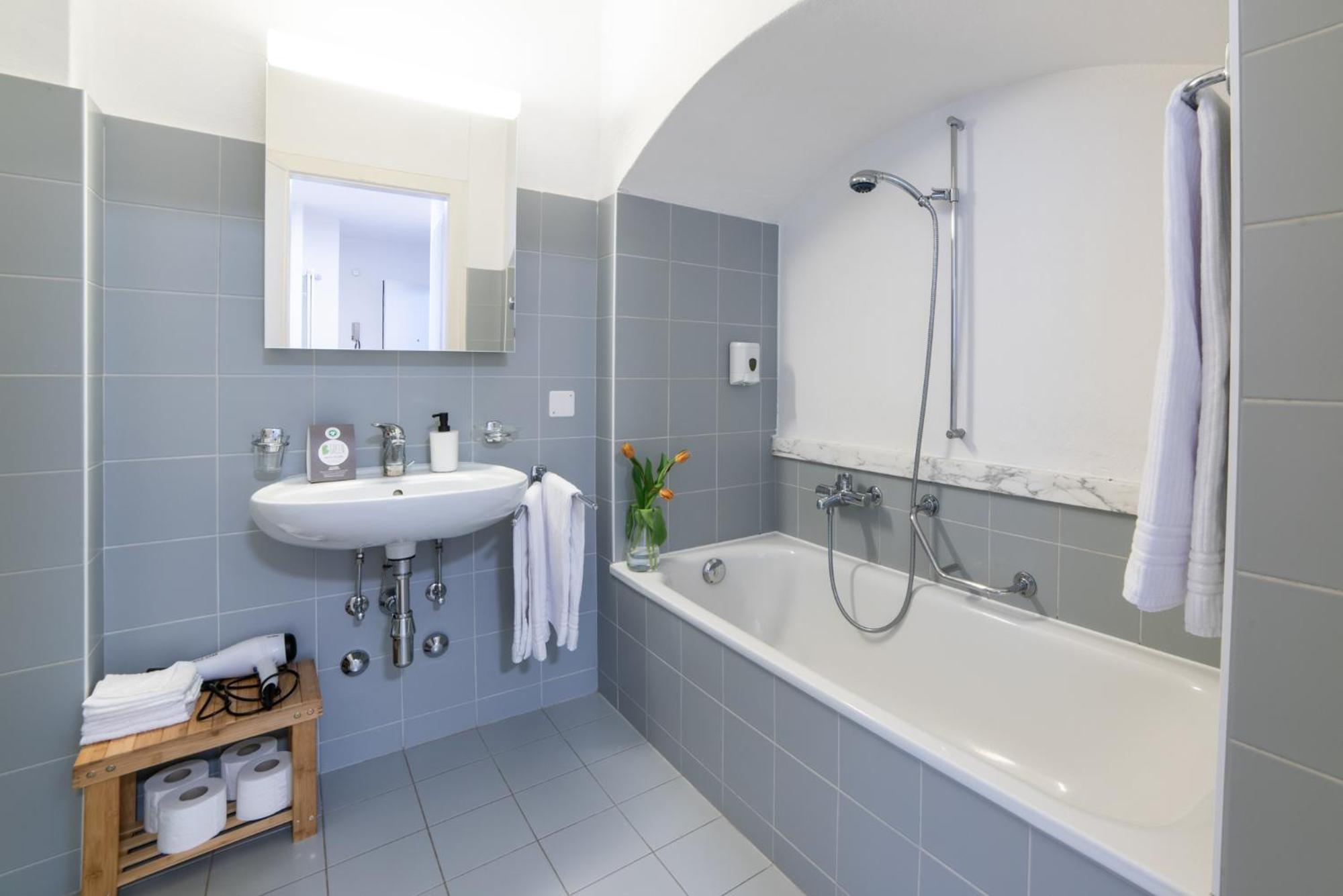 Two-Bedroom Apartment with Balcony photo 3