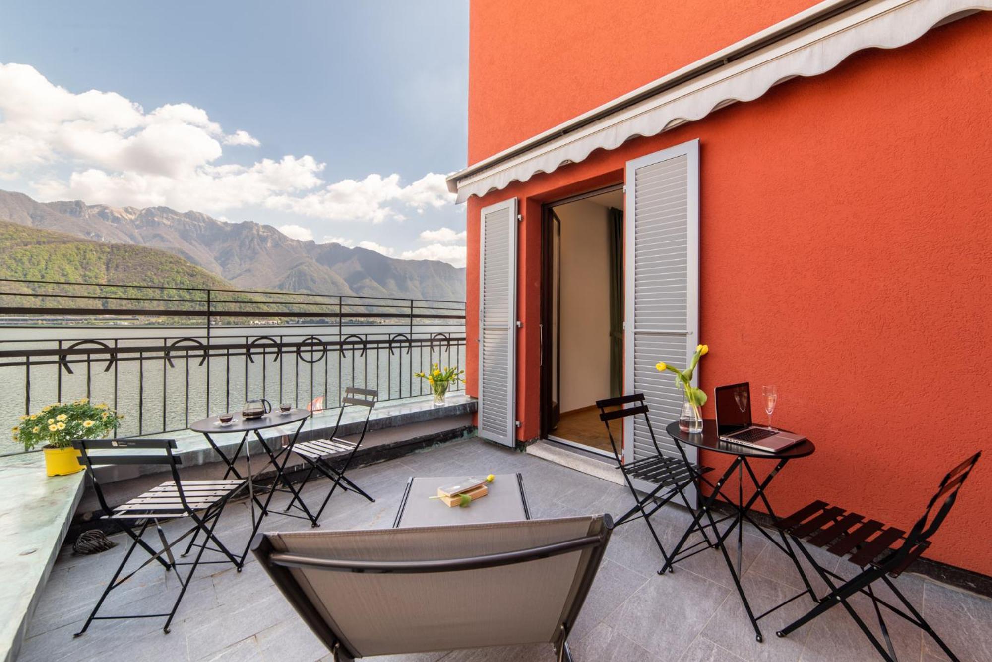 One-Bedroom Apartment with Terrace photo 3