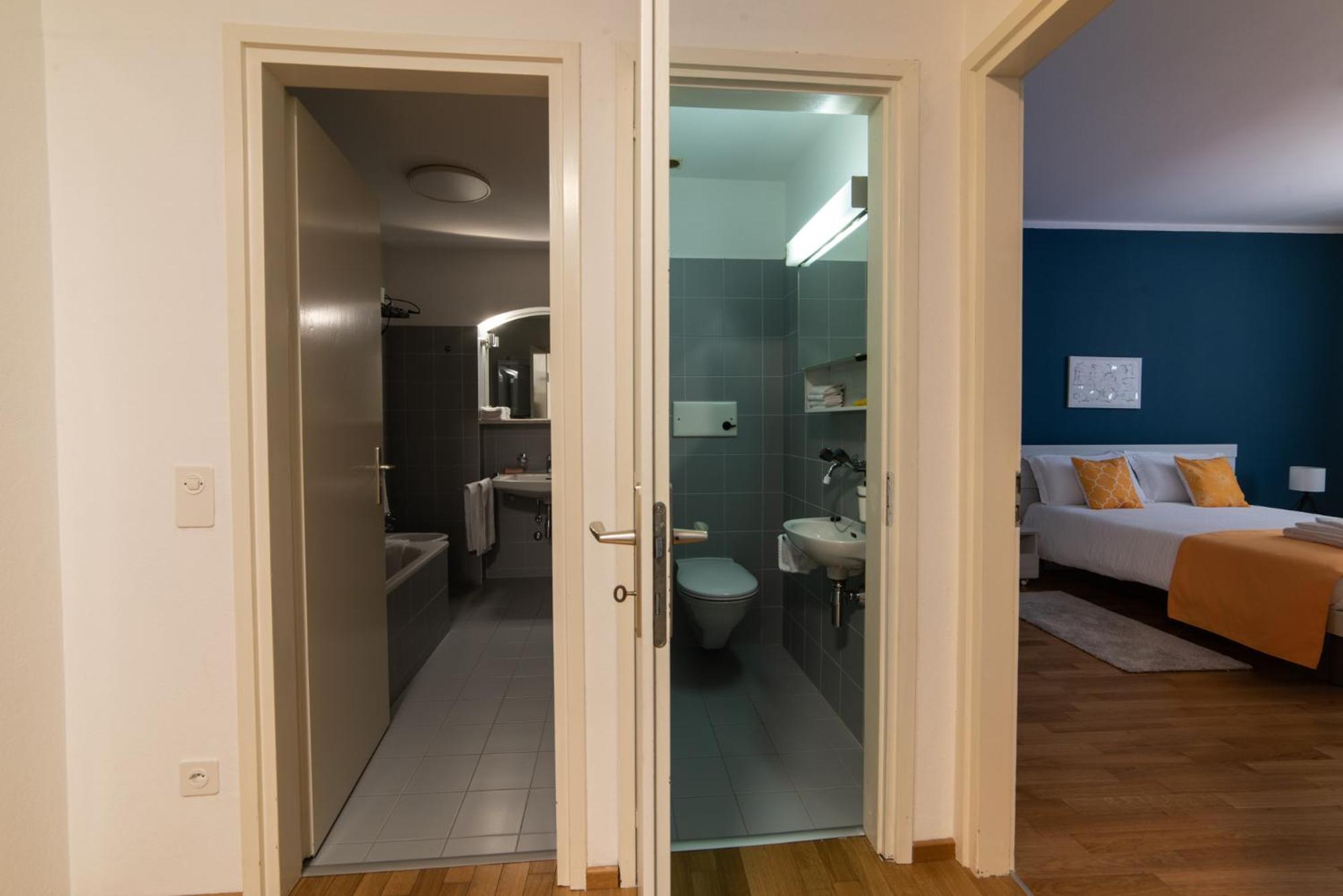 One-Bedroom Apartment with Balcony photo 2