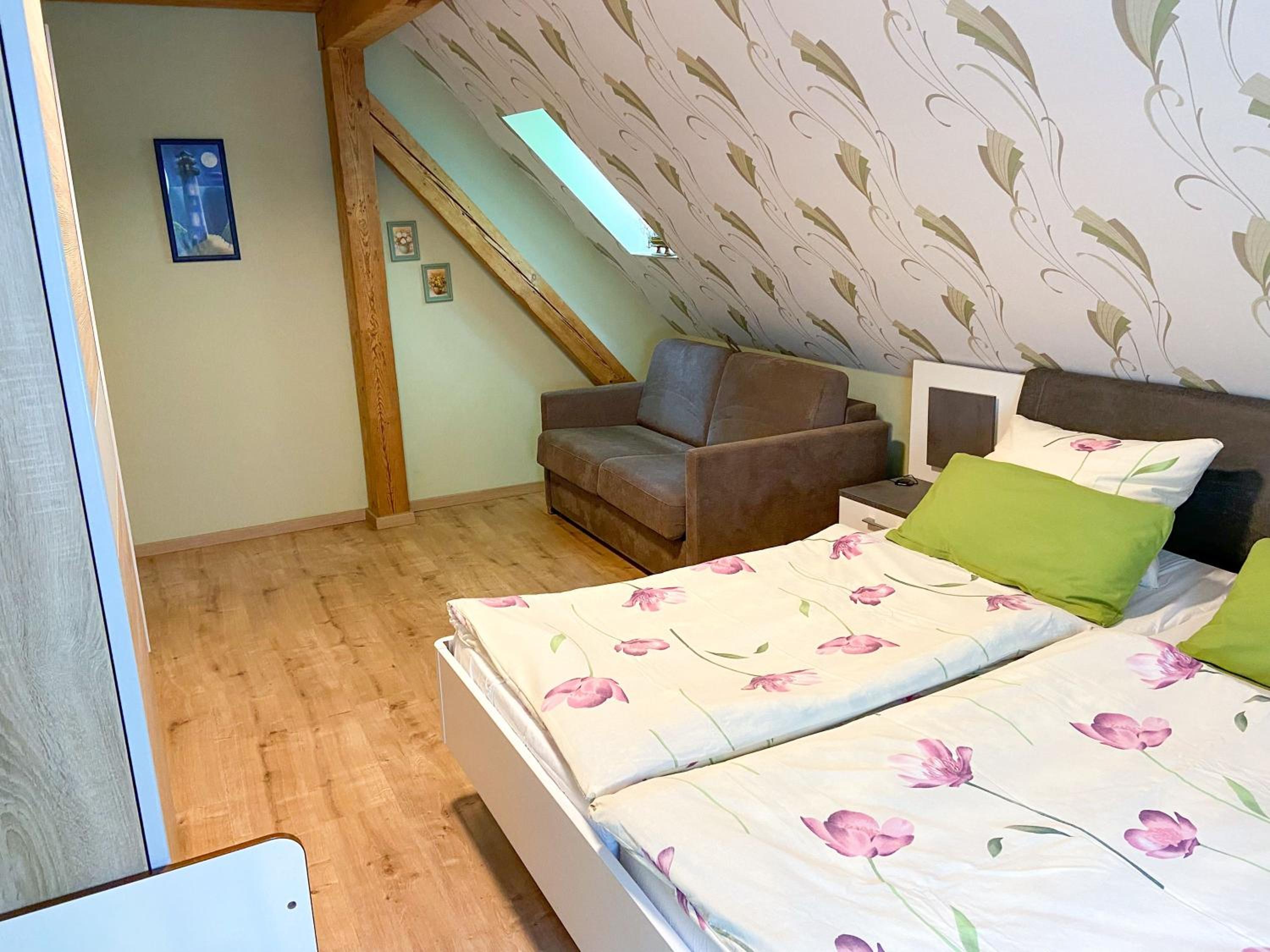 Two-Bedroom Apartment with Shower  photo 2