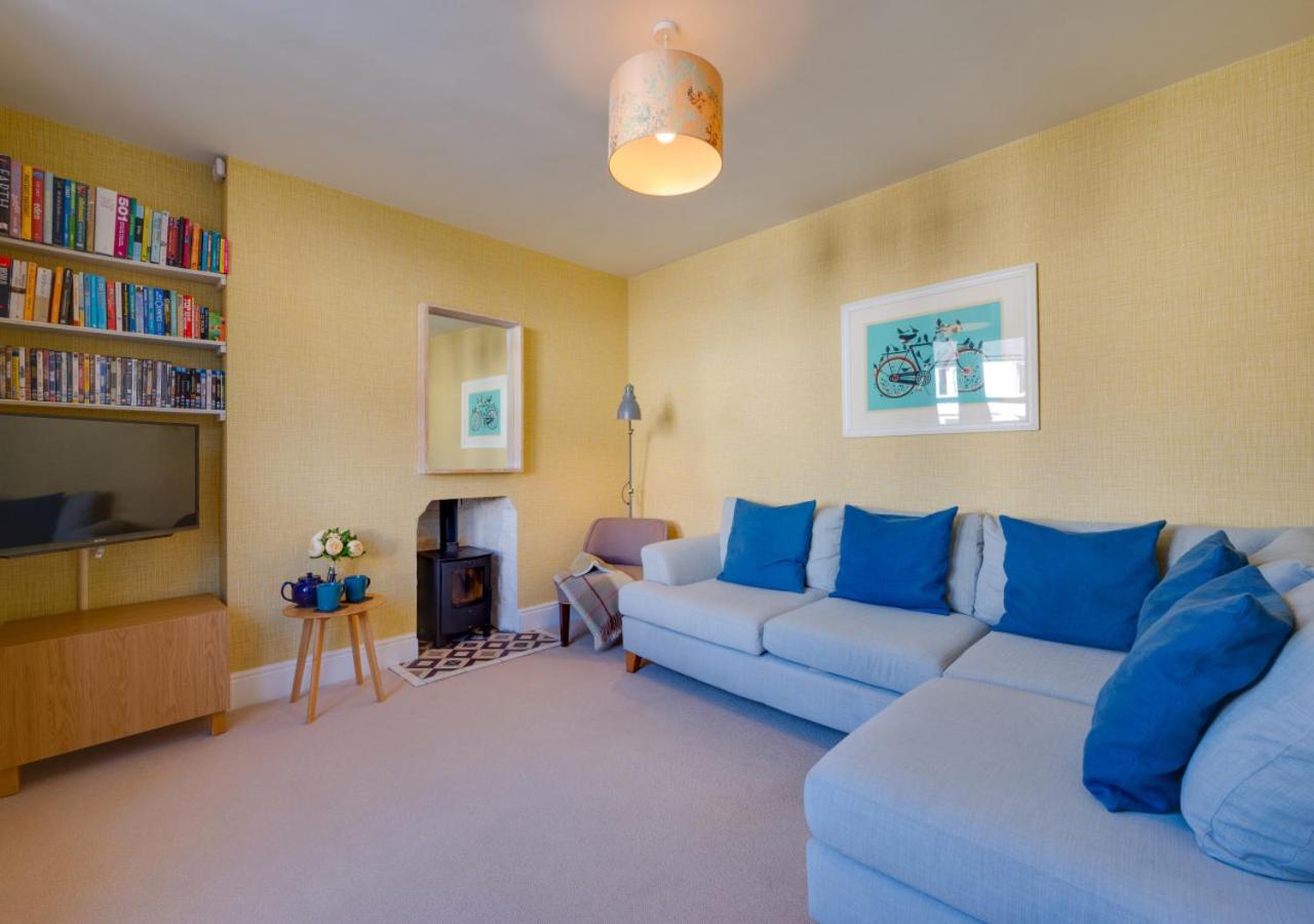 Three-Bedroom House photo 3