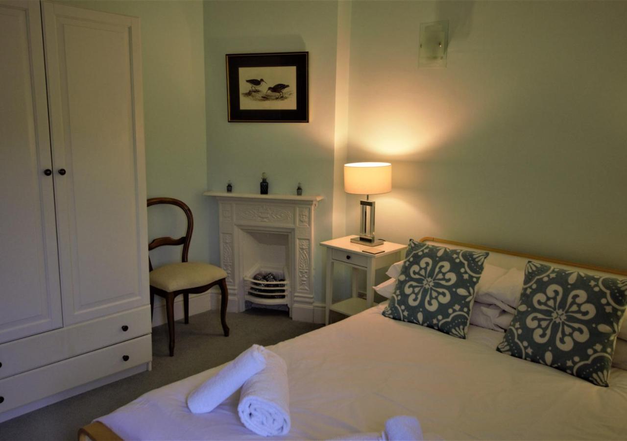 Three-Bedroom House photo 2