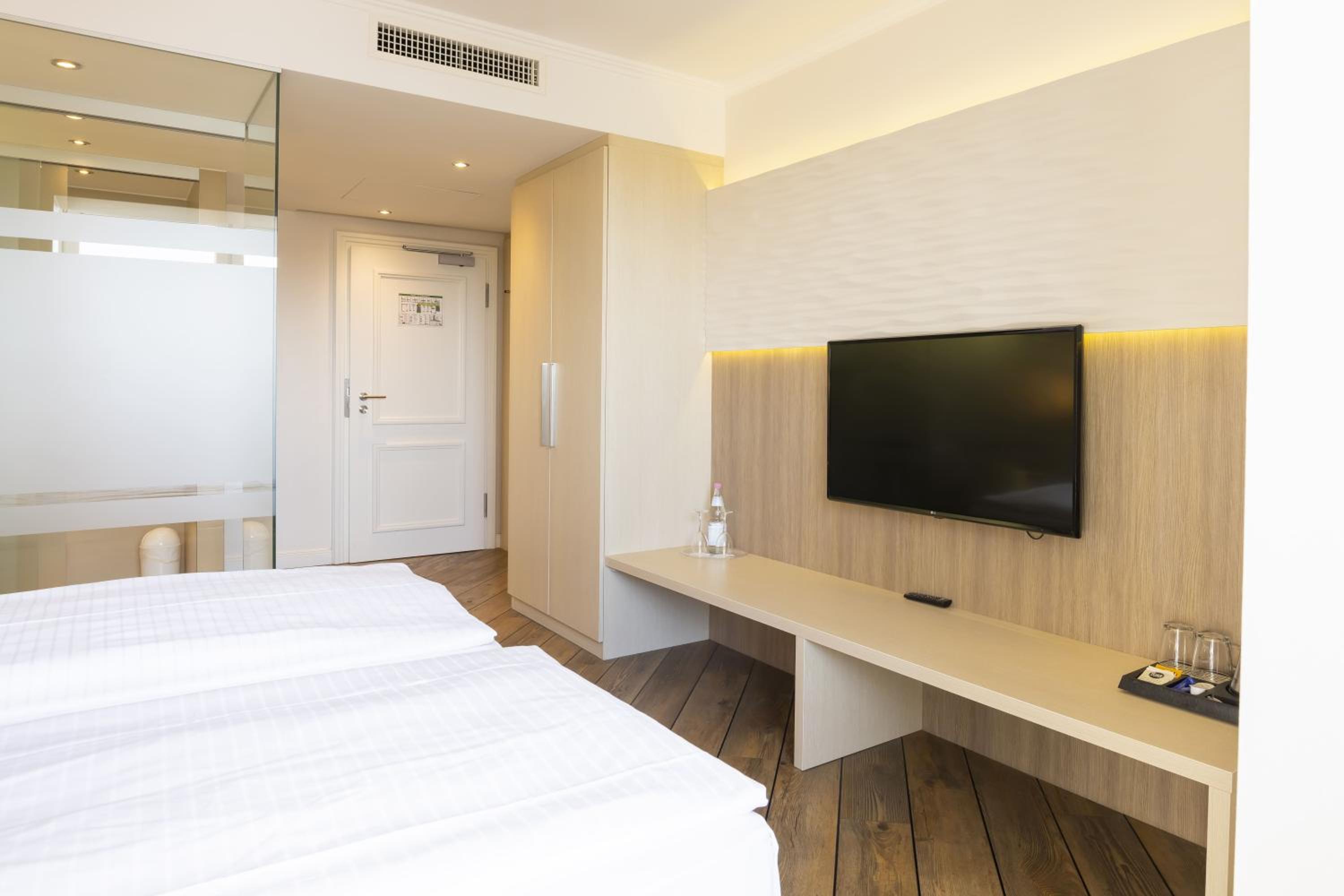 Small Double Room - Photo 4