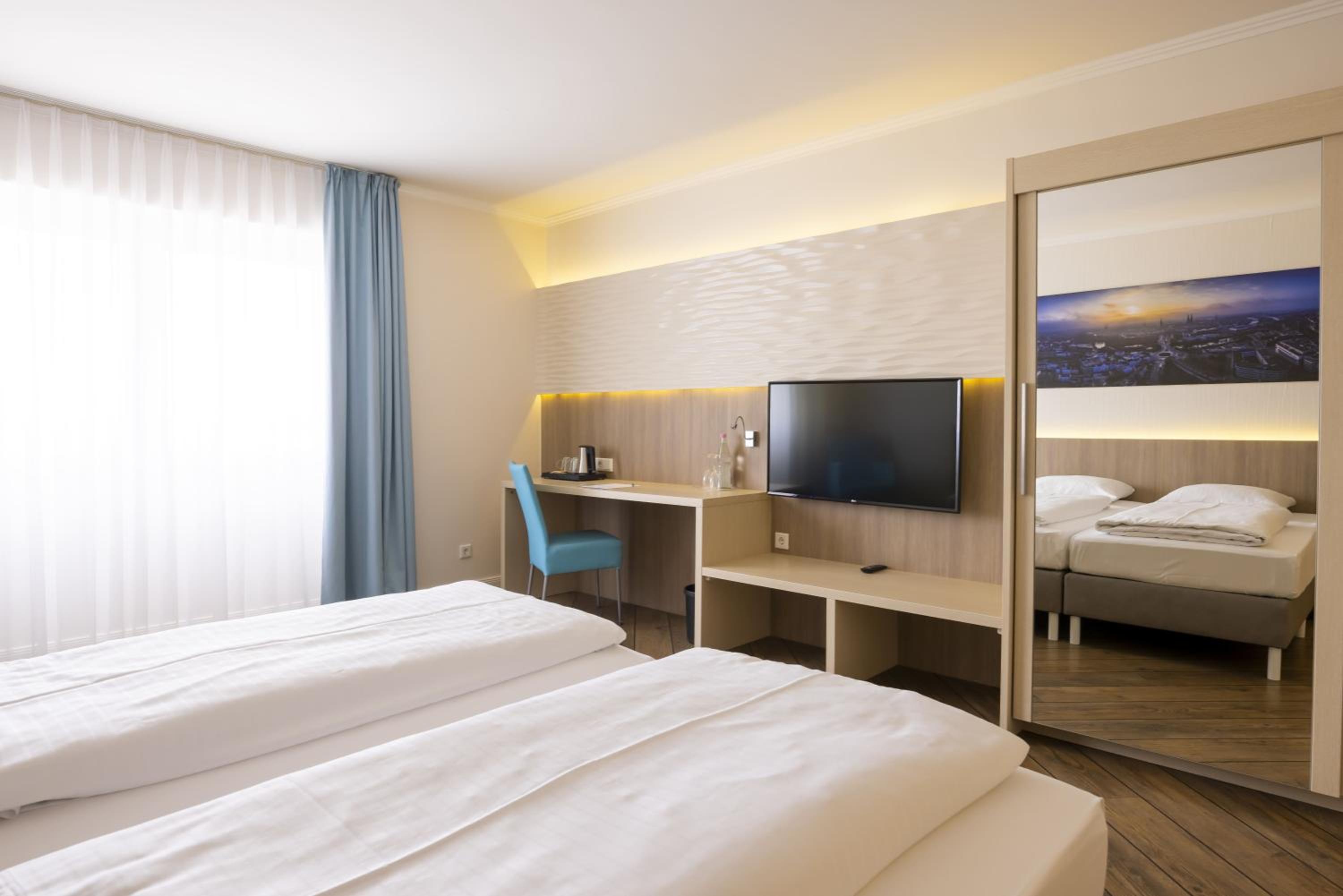 Standard Double Room - Photo 8
