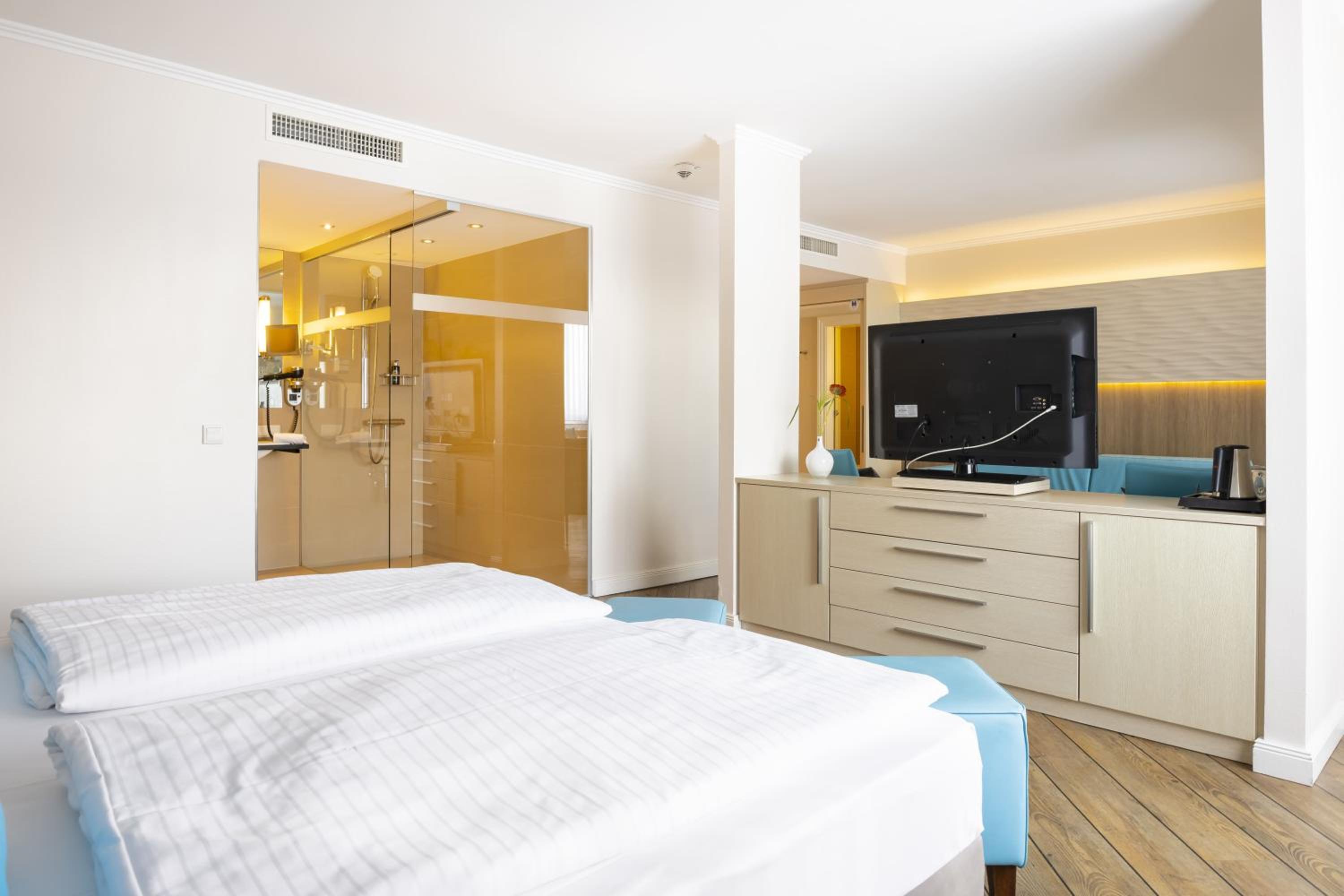 Suite - Photo 8