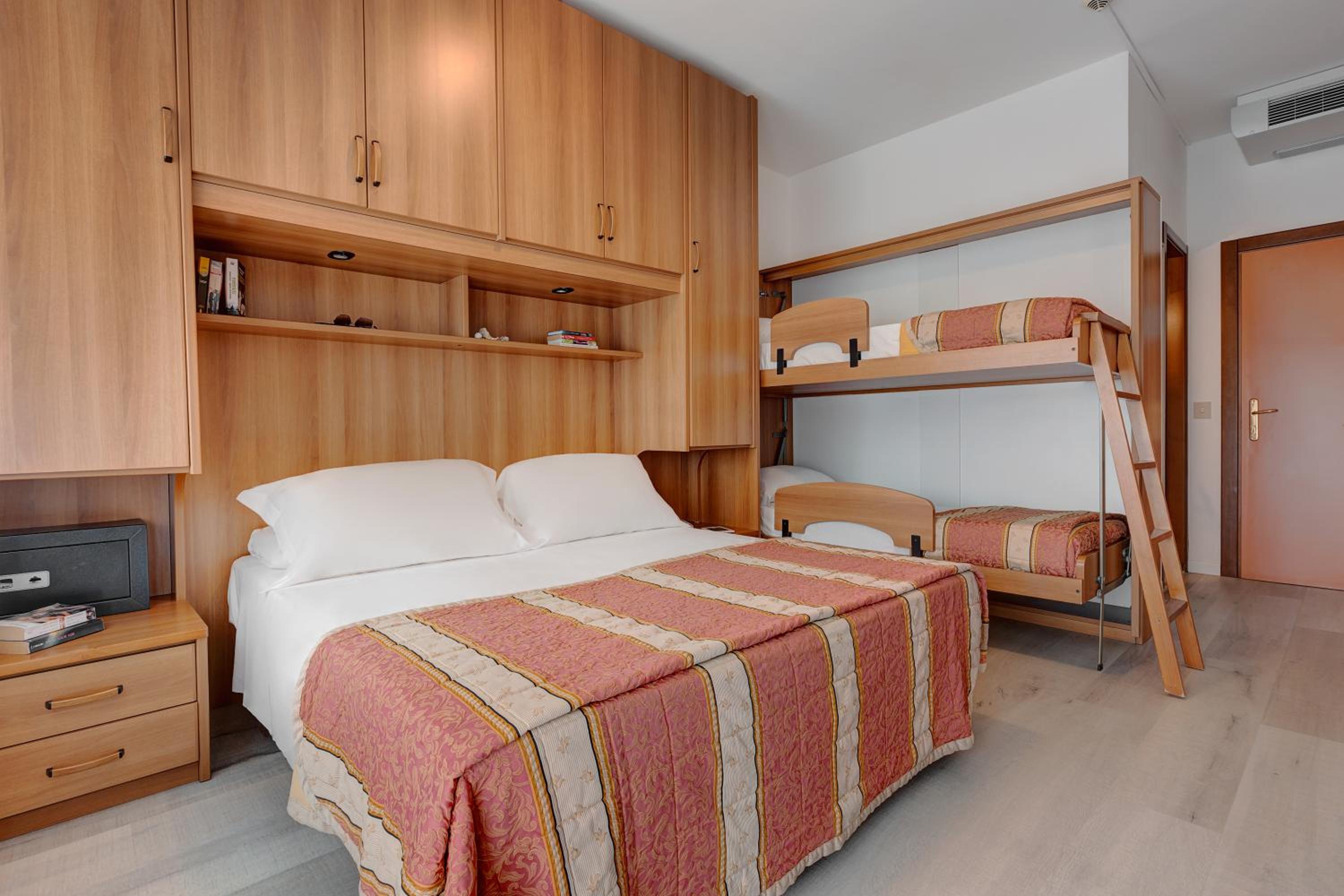 Quadruple Room photo 3