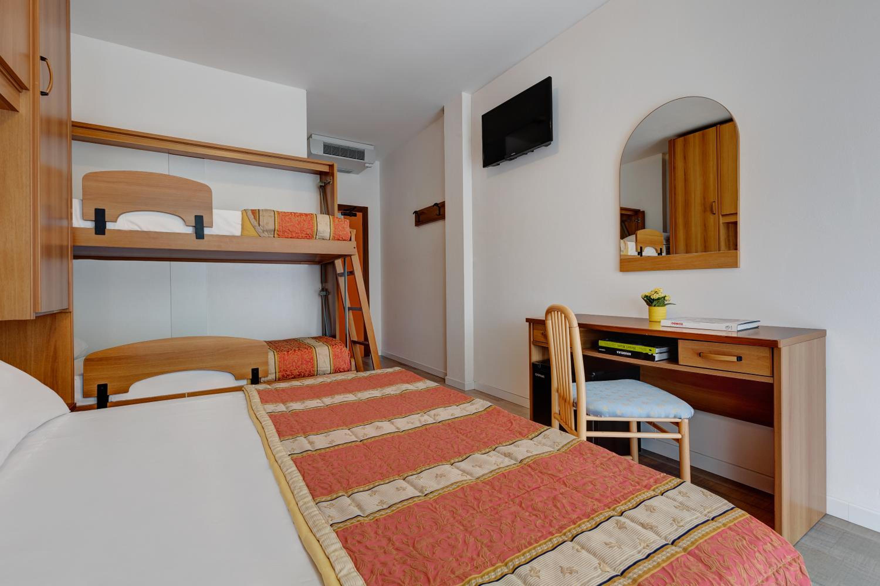 Quadruple Room photo 2