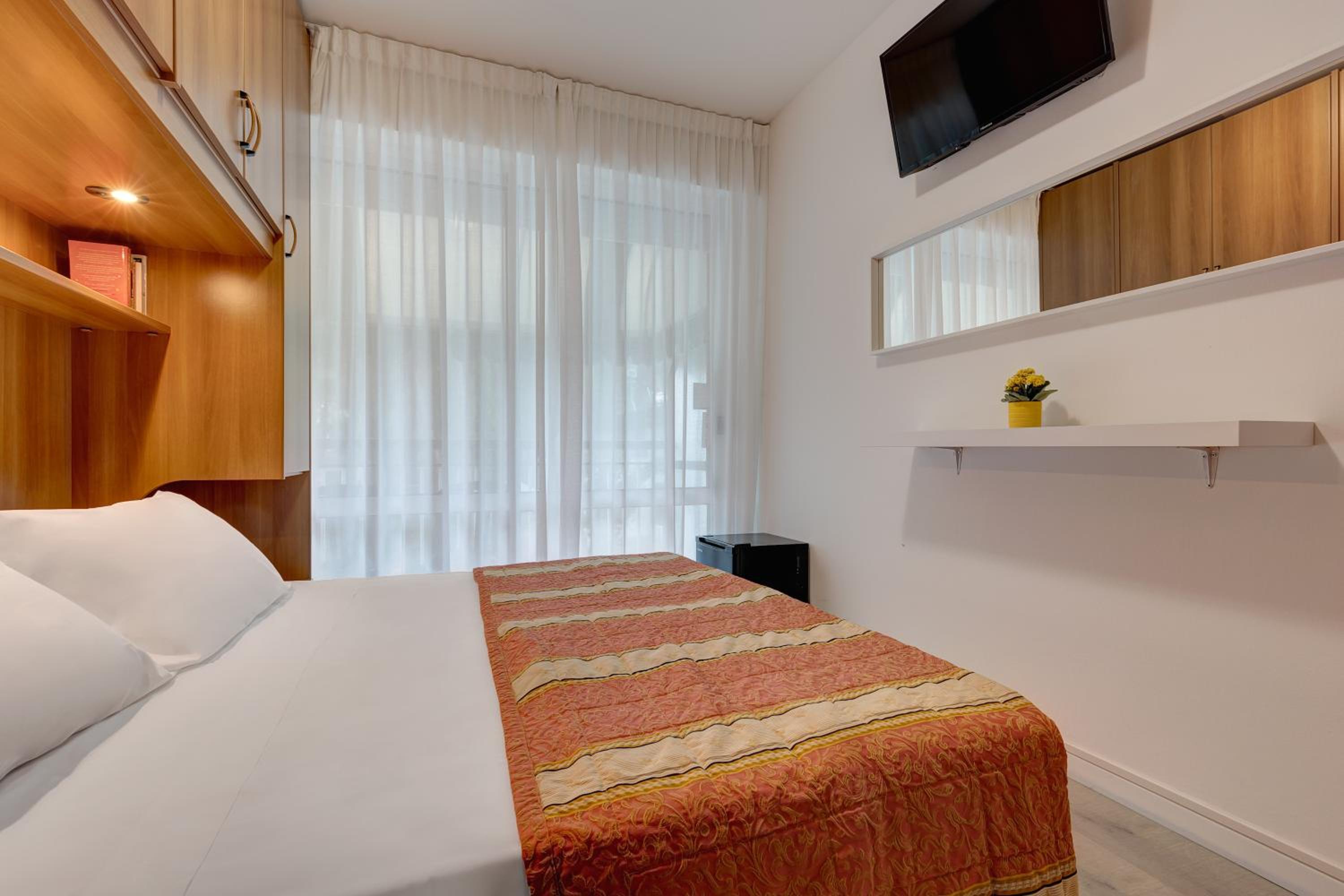 Double or Twin Room with Balcony photo 2
