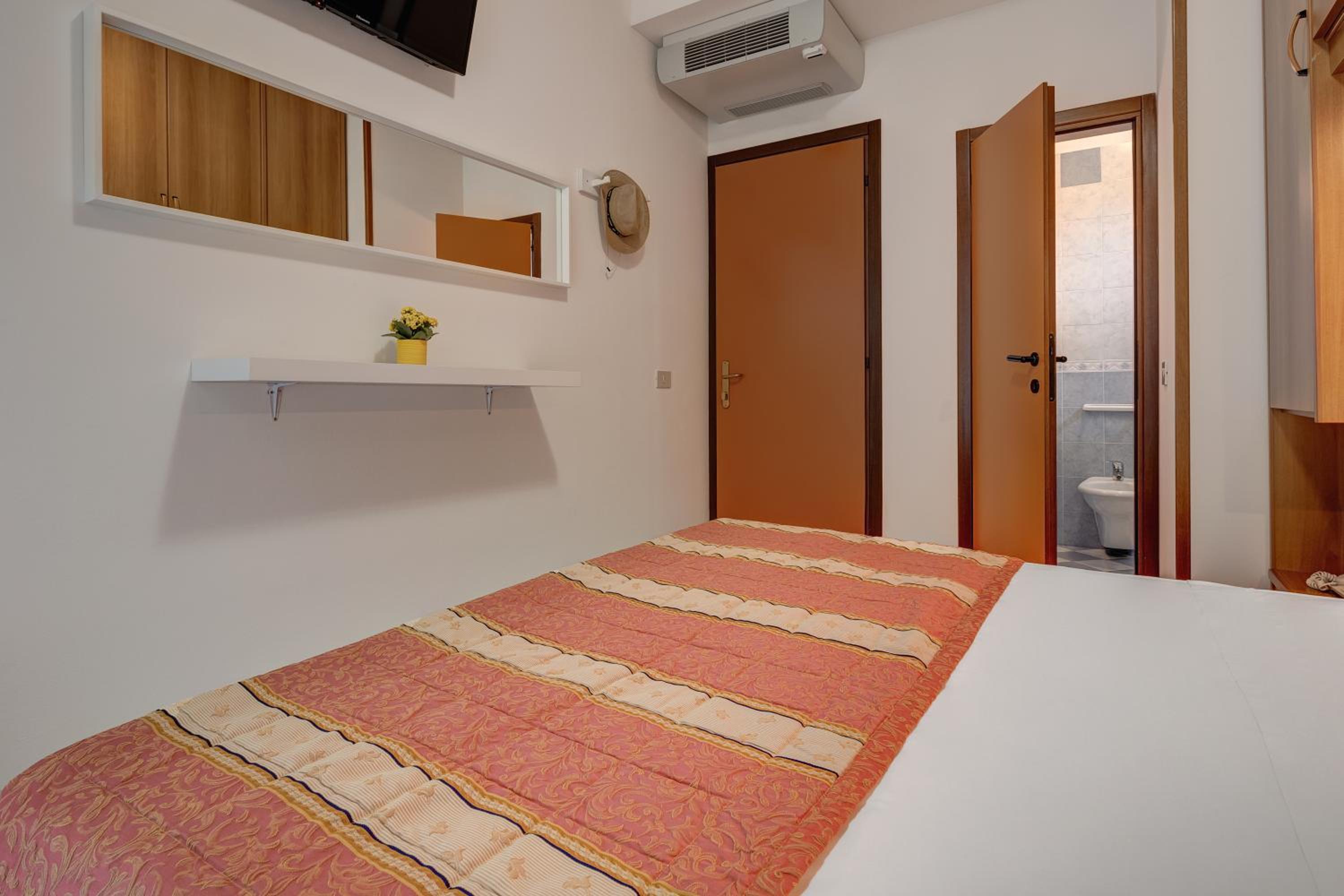 Double or Twin Room with Balcony photo 3