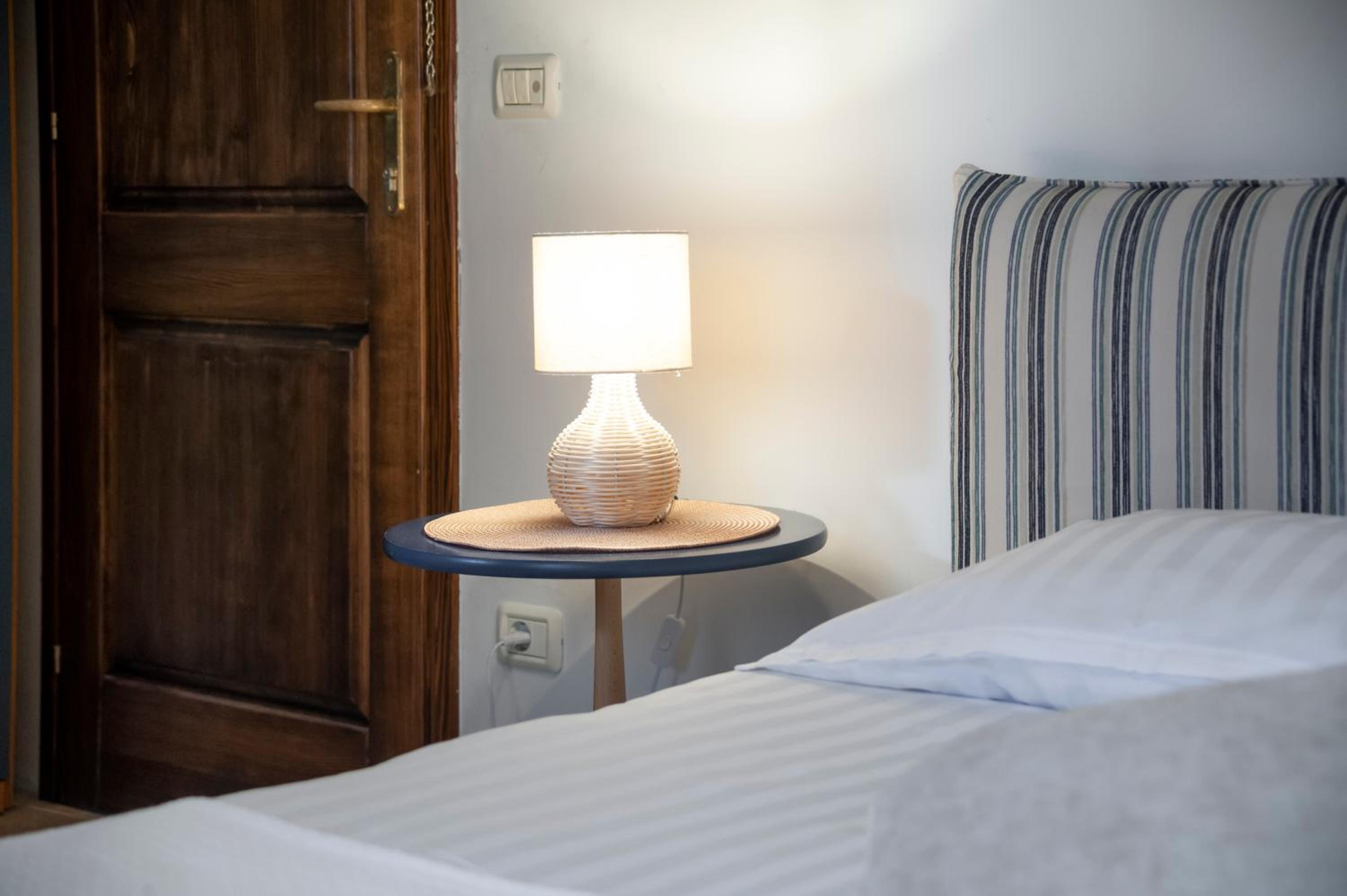 Double Room - Photo 11