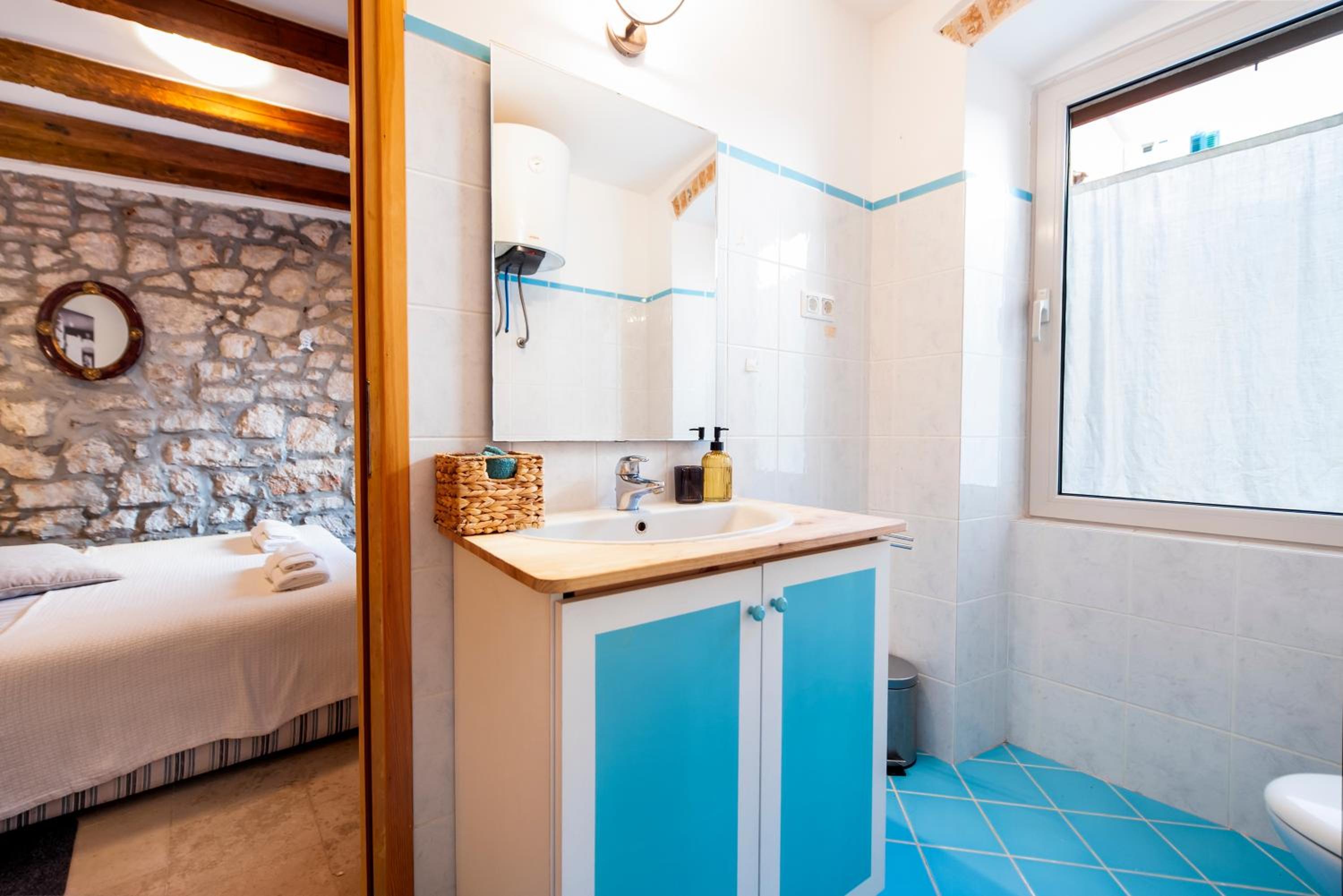 Double Room - Photo 16