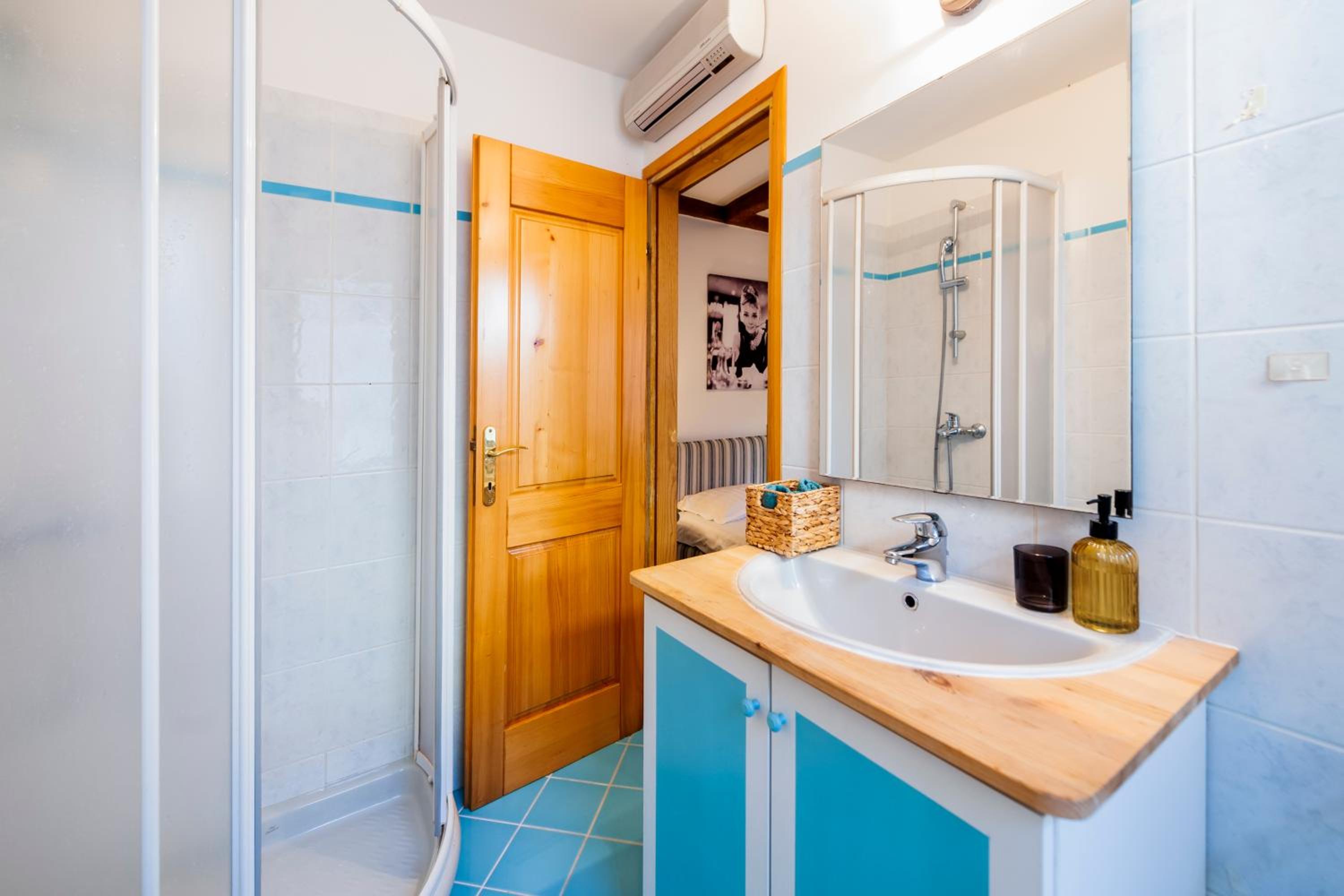 Double Room - Photo 15
