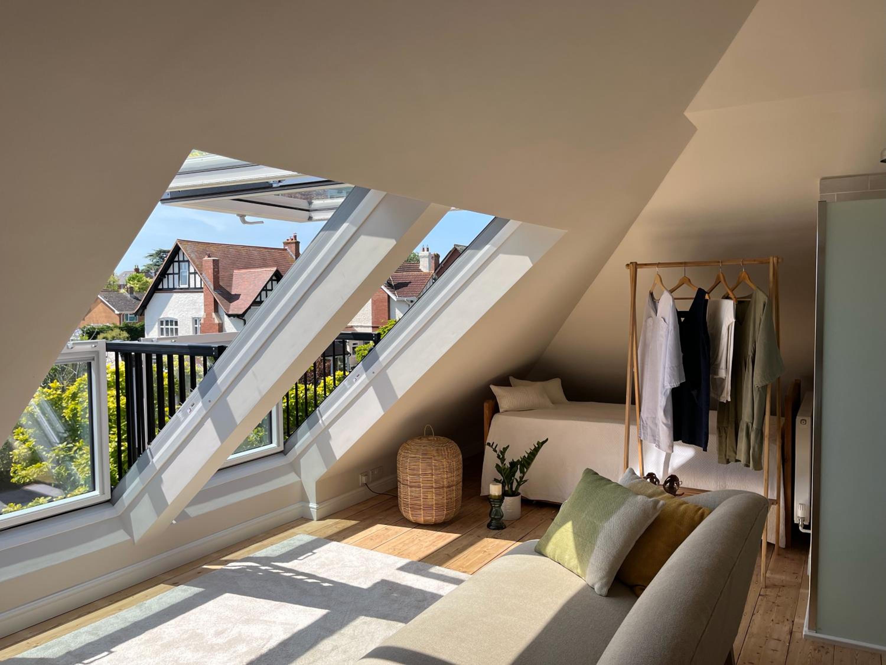 King Suite with Balcony - Photo 11