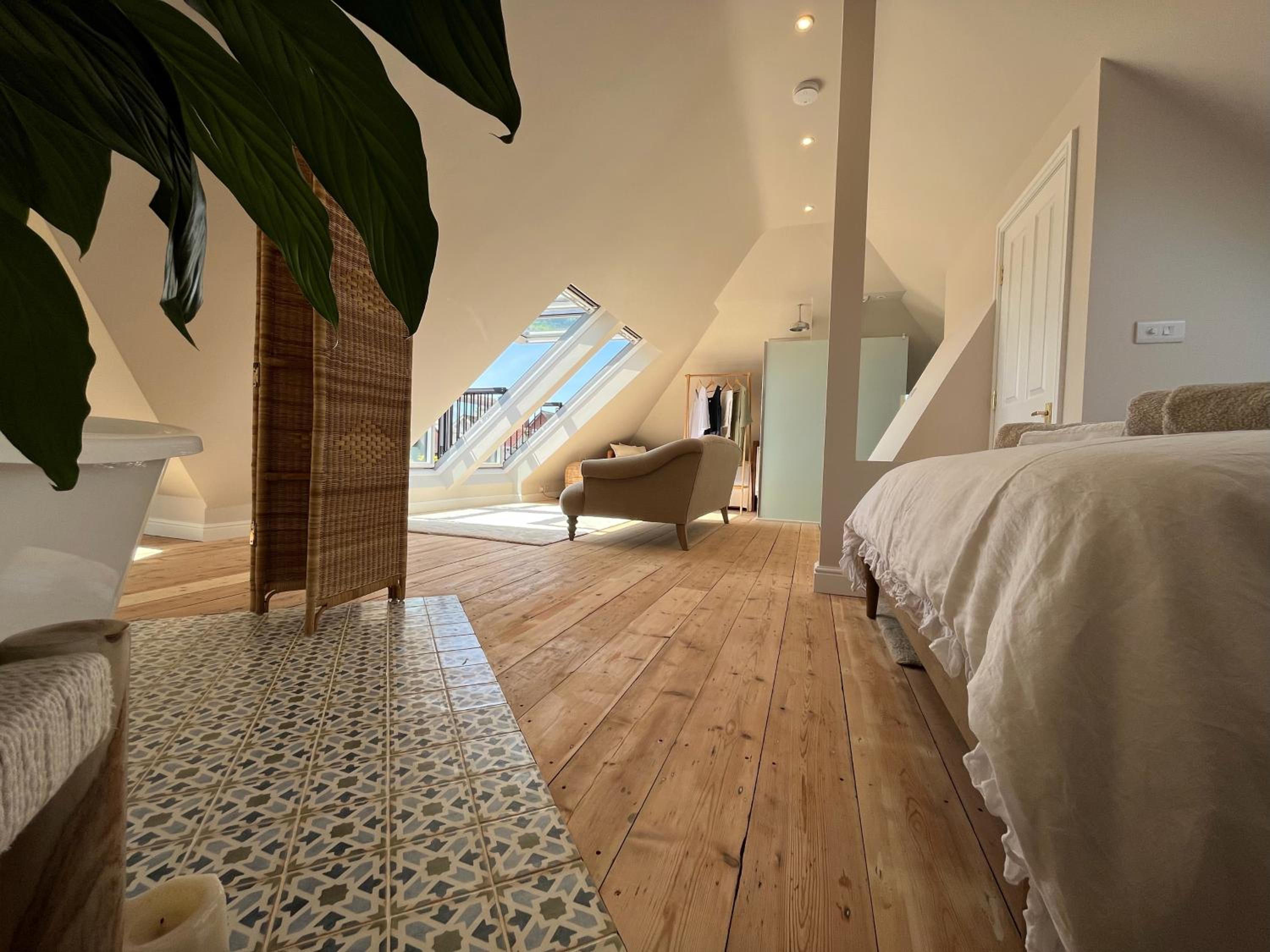 King Suite with Balcony - Photo 1