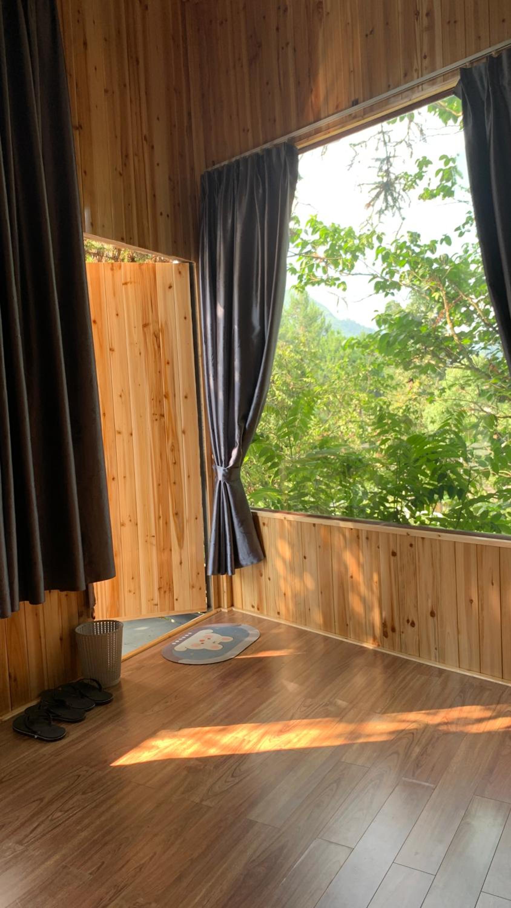 Family Room With Mountain View photo 2