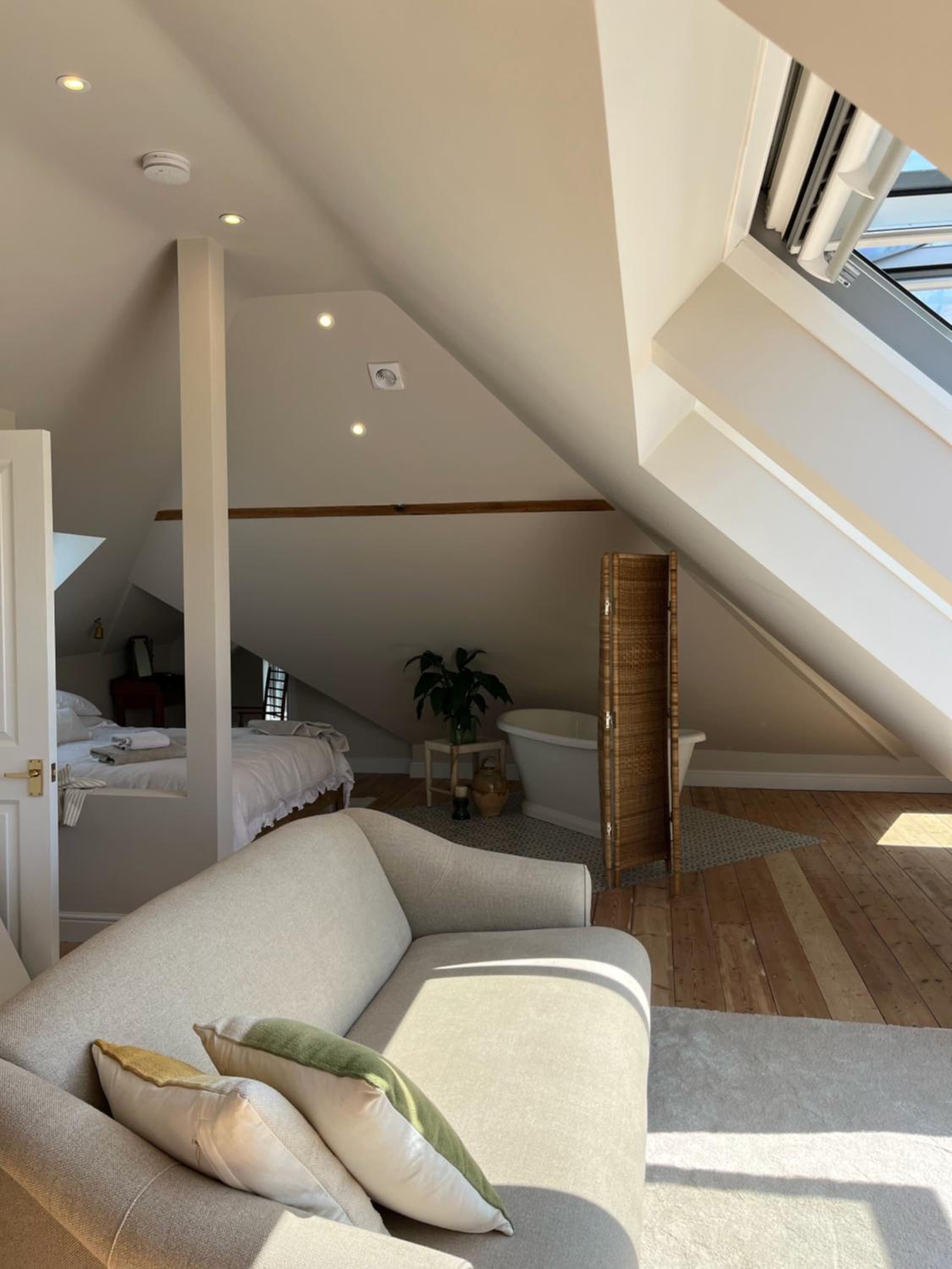 King Suite with Balcony - Photo 7
