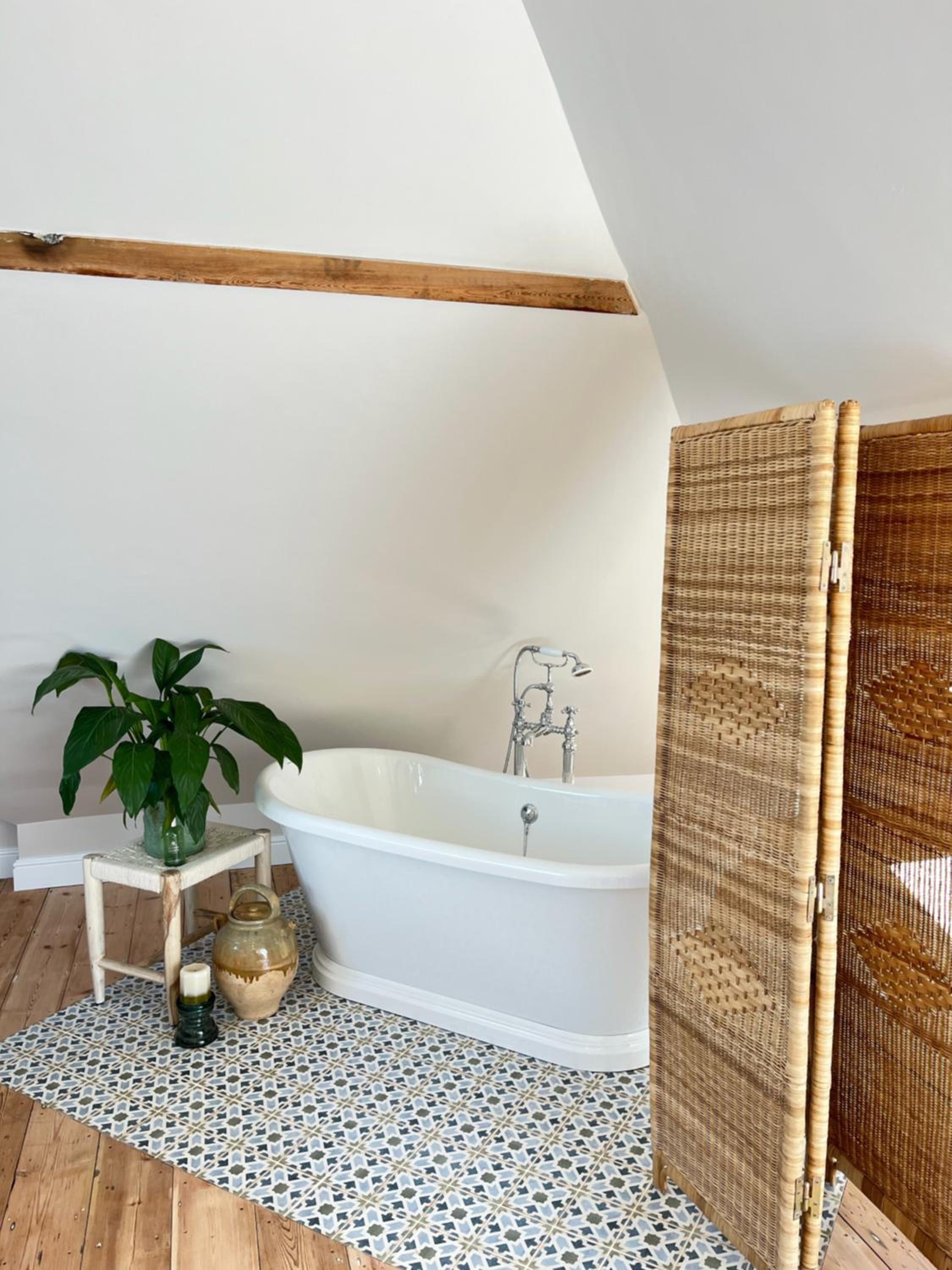King Suite with Balcony - Photo 8