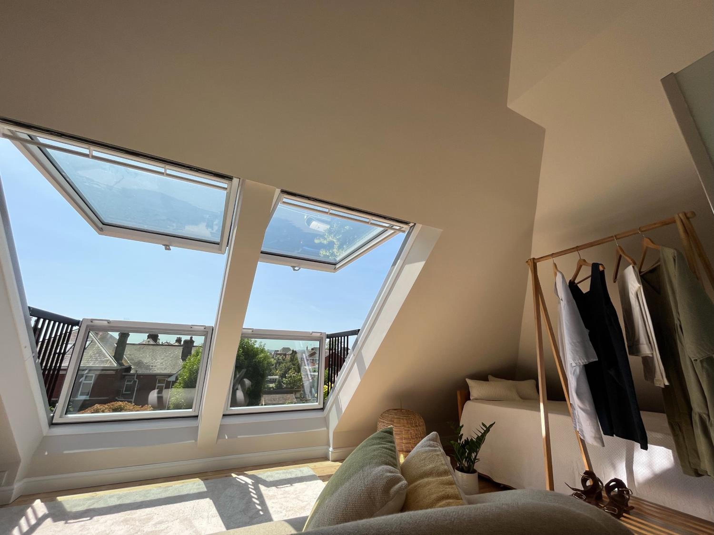 King Suite with Balcony - Photo 9